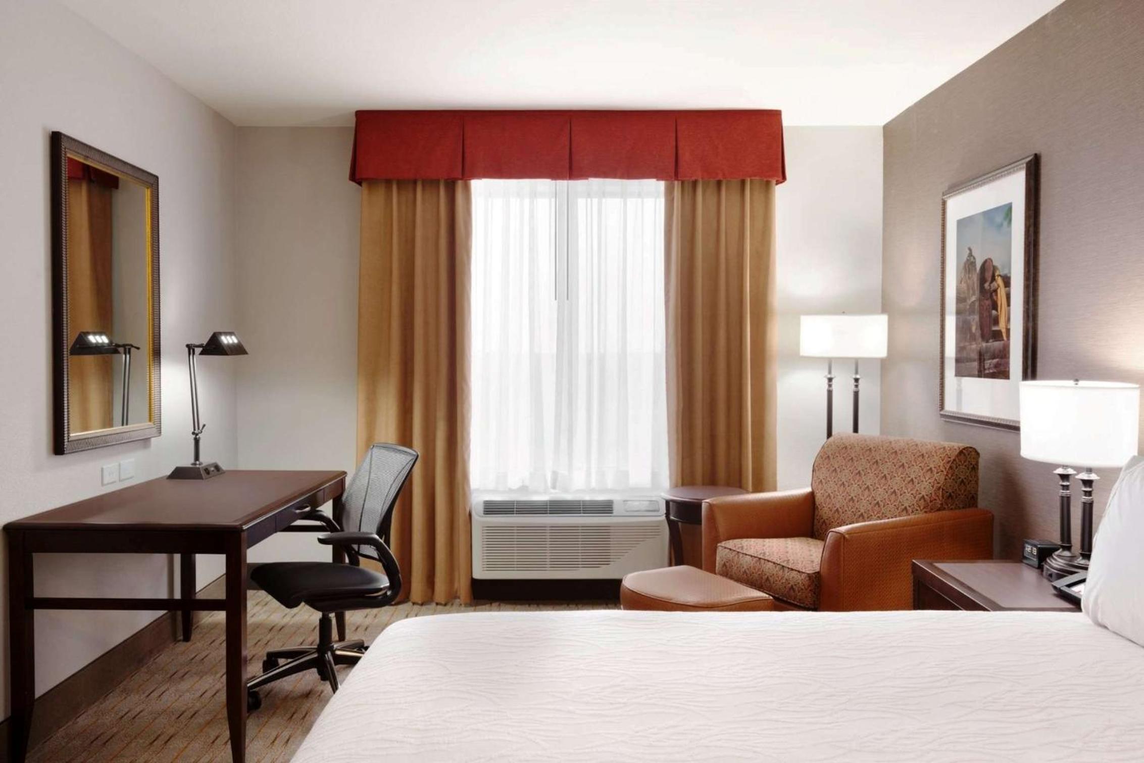 King Room with Accessible Tub - Mobility Access photo 3