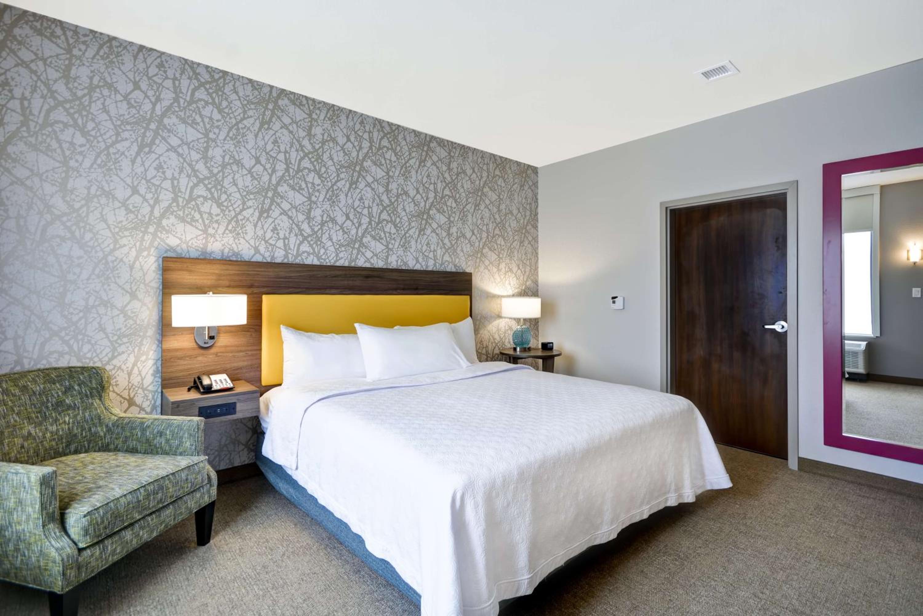 One-Bedroom King Suite - Non-Smoking