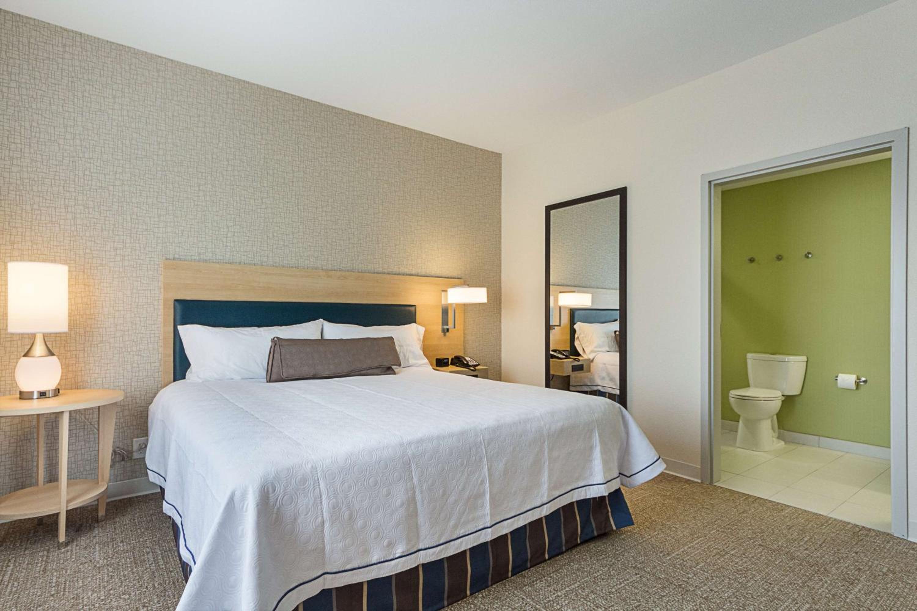 One-Bedroom King Suite - Non-Smoking photo 1