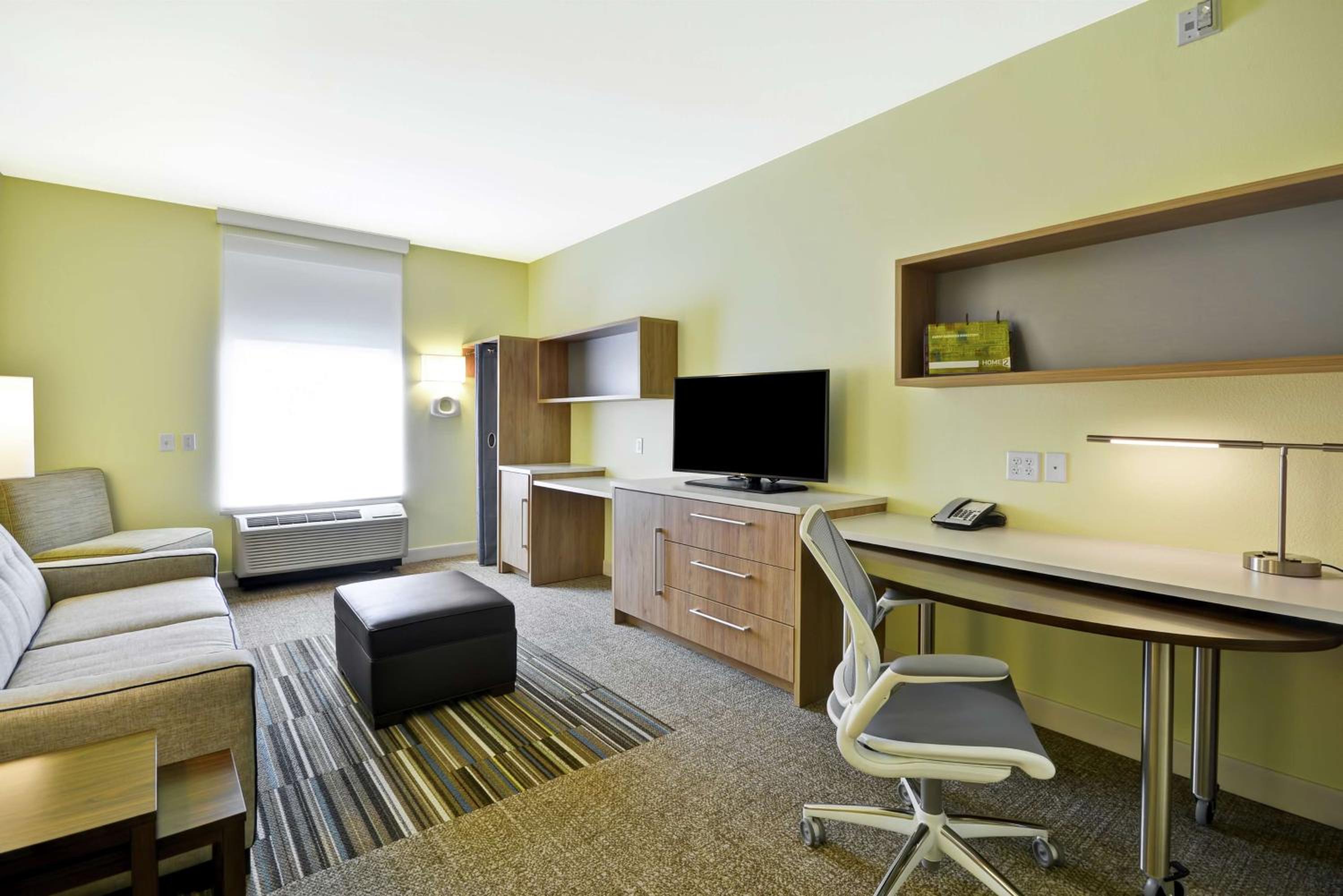 One-Bedroom Queen Suite with Two Queen Beds - Non-Smoking photo 1