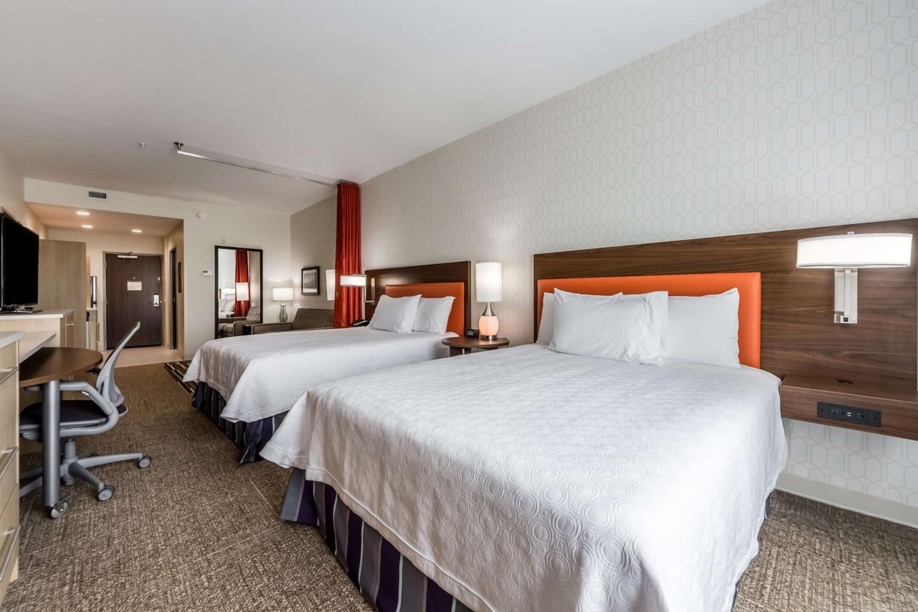 Queen Studio with Two Queen Beds - Non-Smoking photo 1