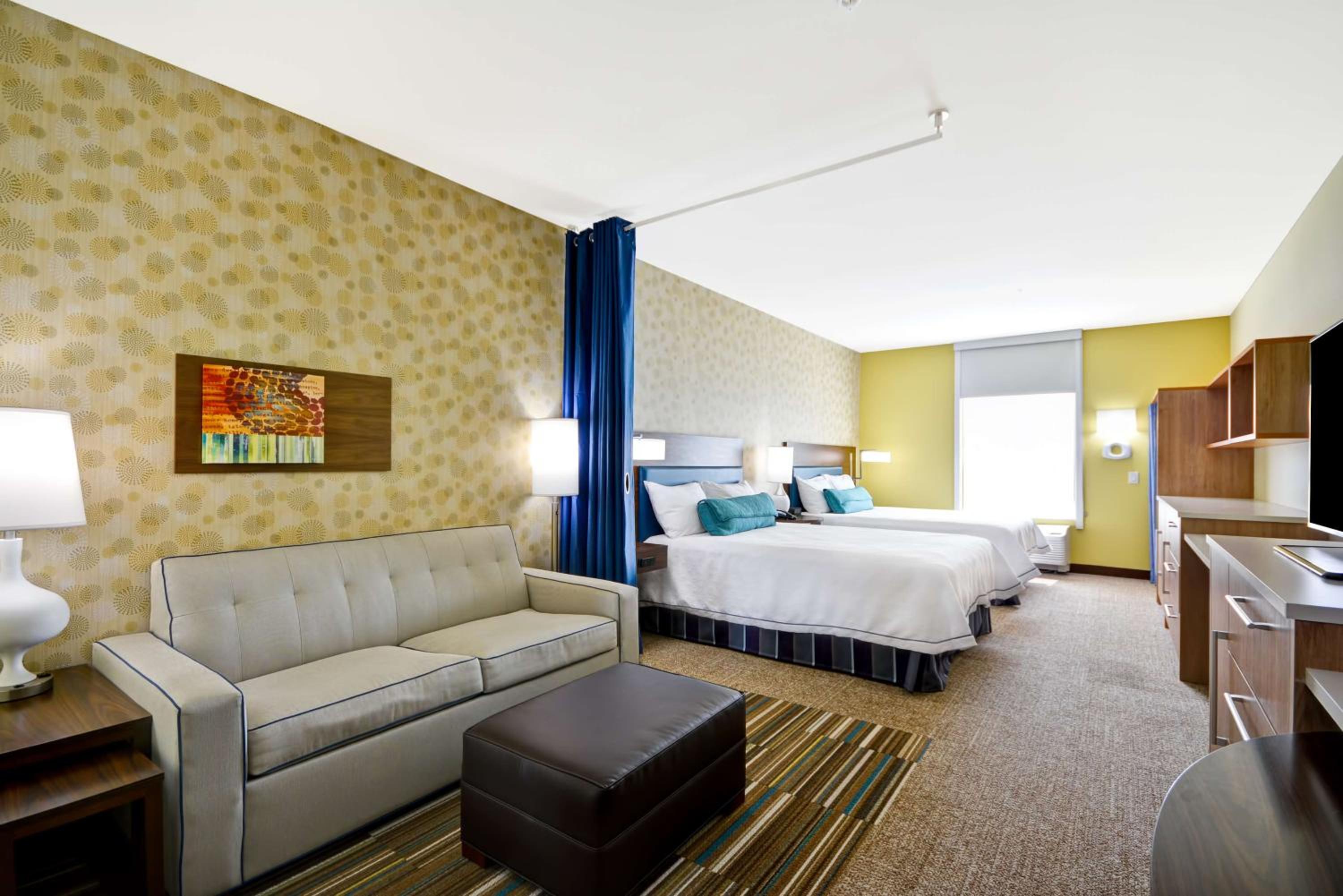 Queen Studio with Two Queen Beds - Non-Smoking