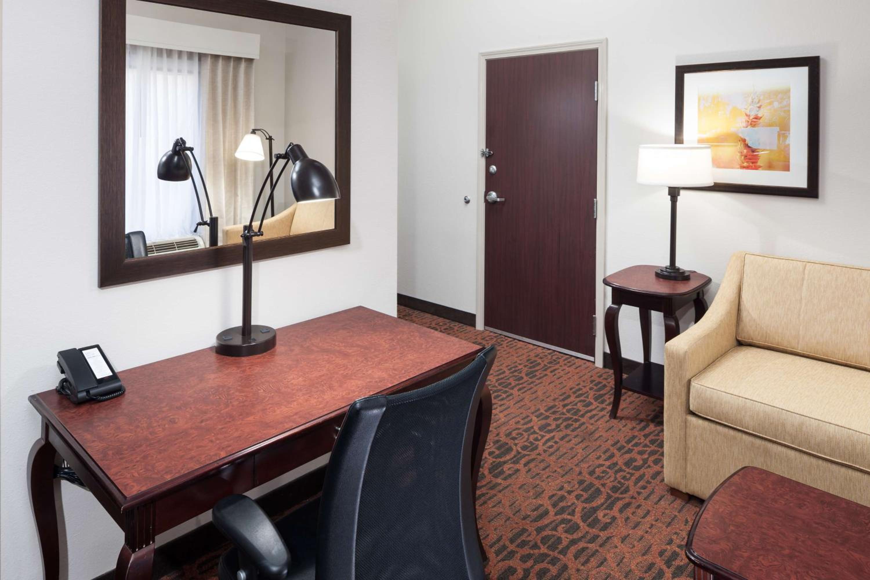 King Studio Suite with Kitchenette - Non-Smoking - Photo 1