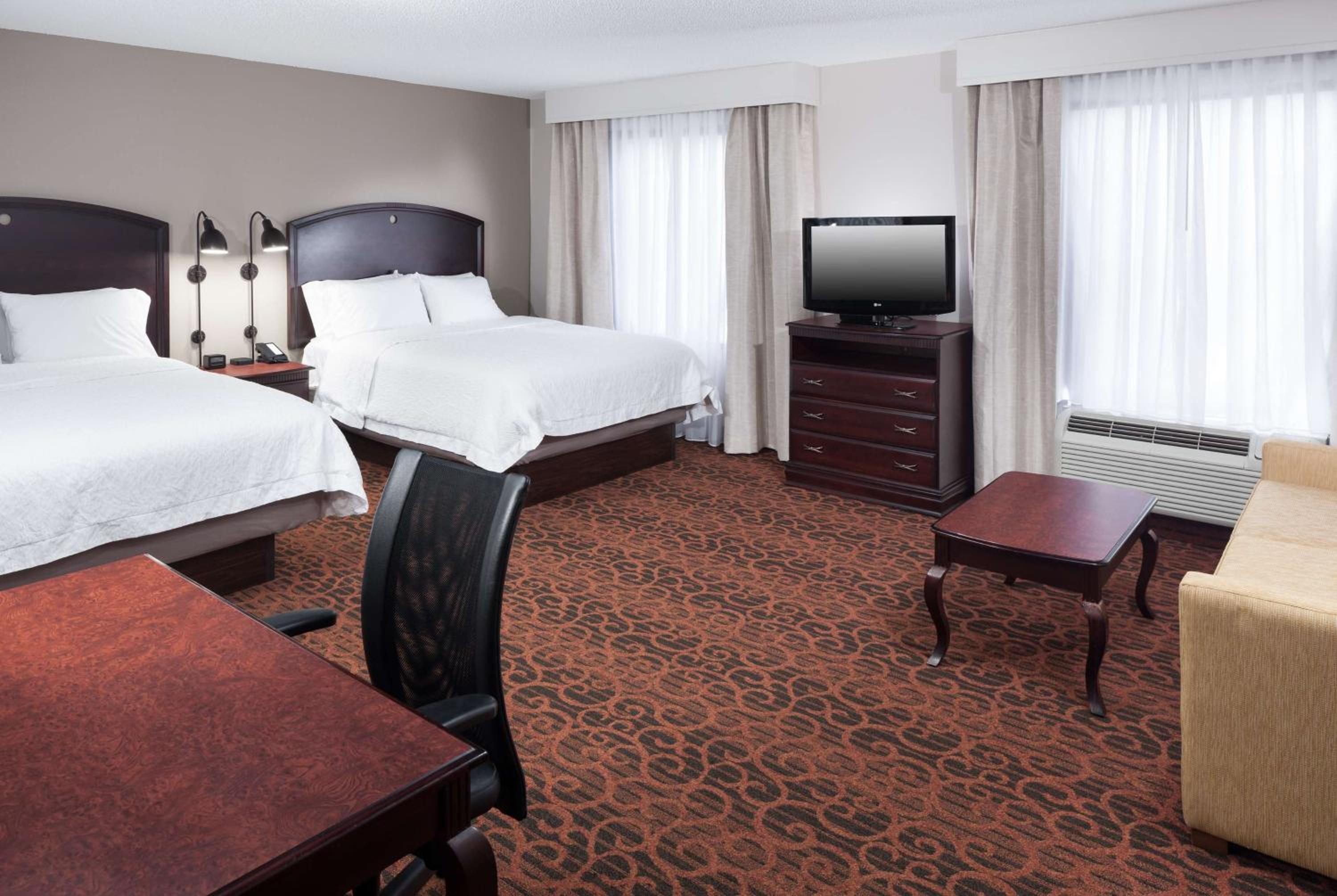 Studio Suite with Two Queen Beds and Kitchenette - Non-Smoking - Photo 2