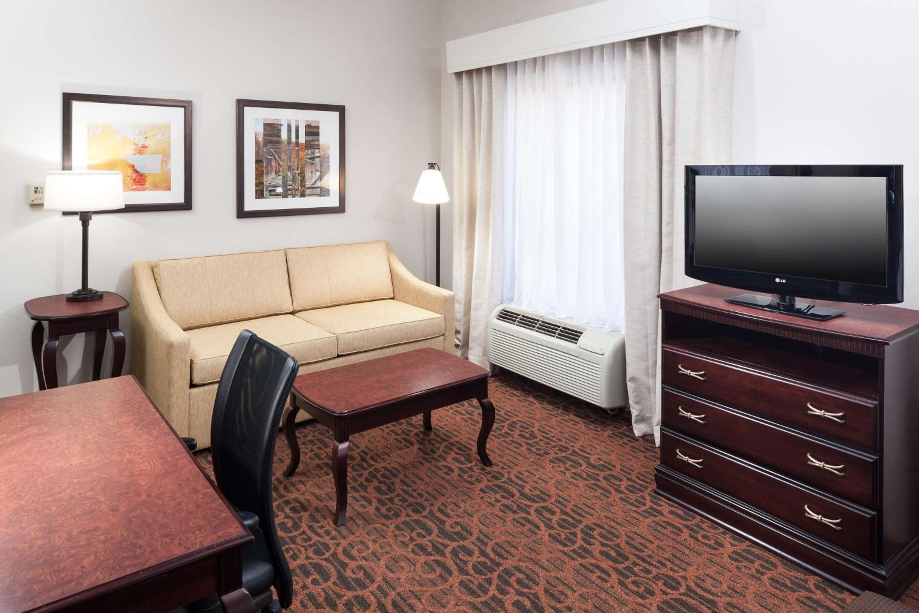 King Studio Suite with Kitchenette - Non-Smoking - Photo 5