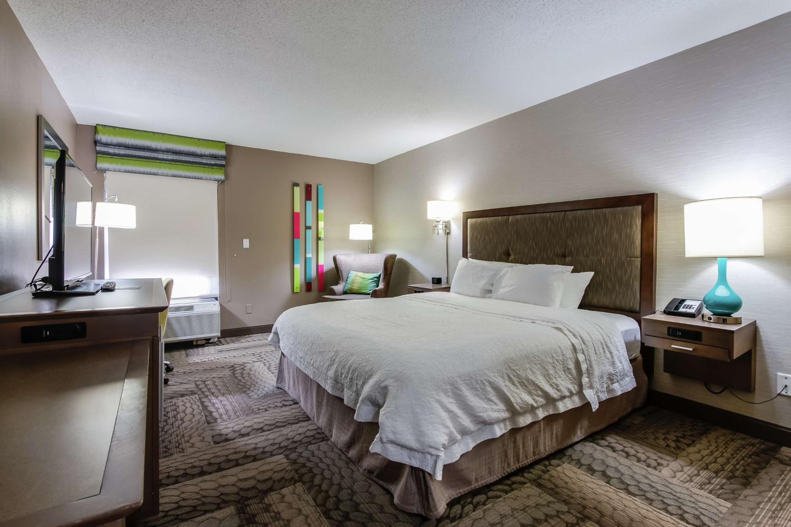 King Room with Accessible Tub - Mobility and Hearing Access/Non-Smoking photo 2