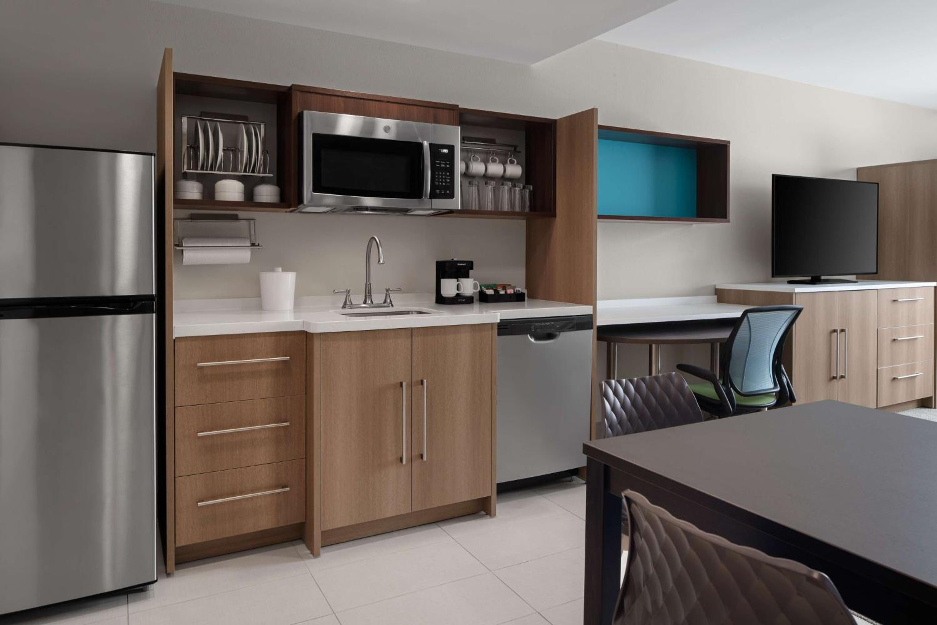 One-Bedroom King Suite - Non-Smoking - Photo 6