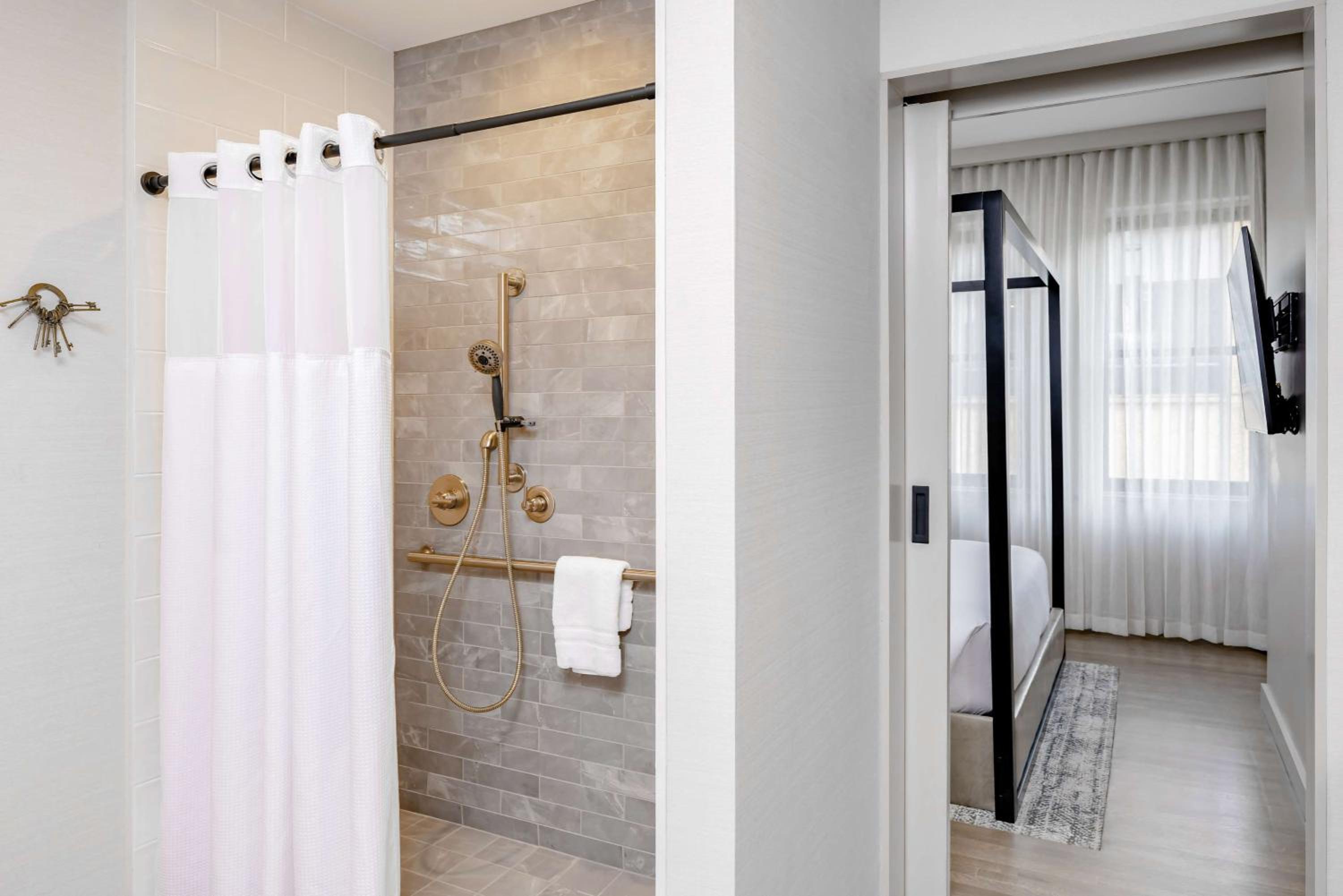 Executive Suite photo 2