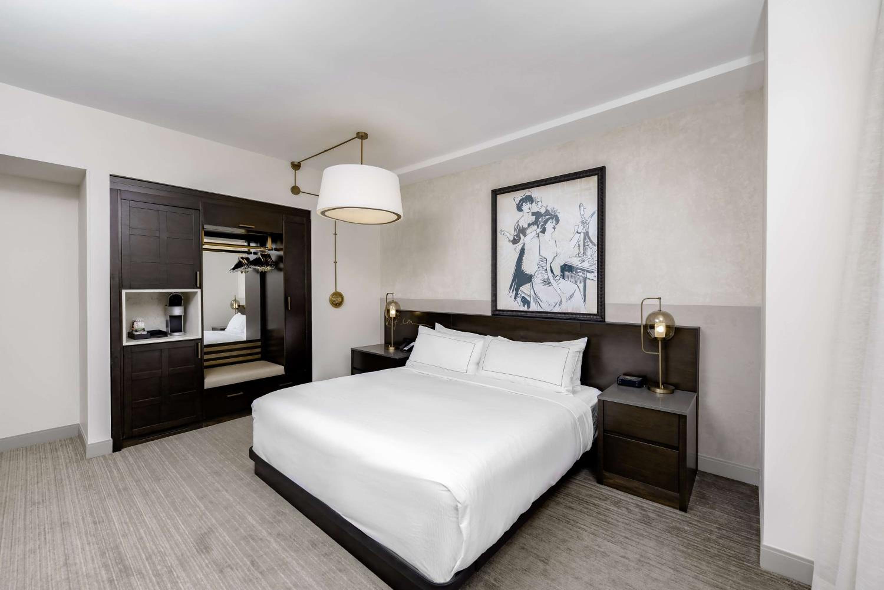 King Room with Mobility Accessible Tub