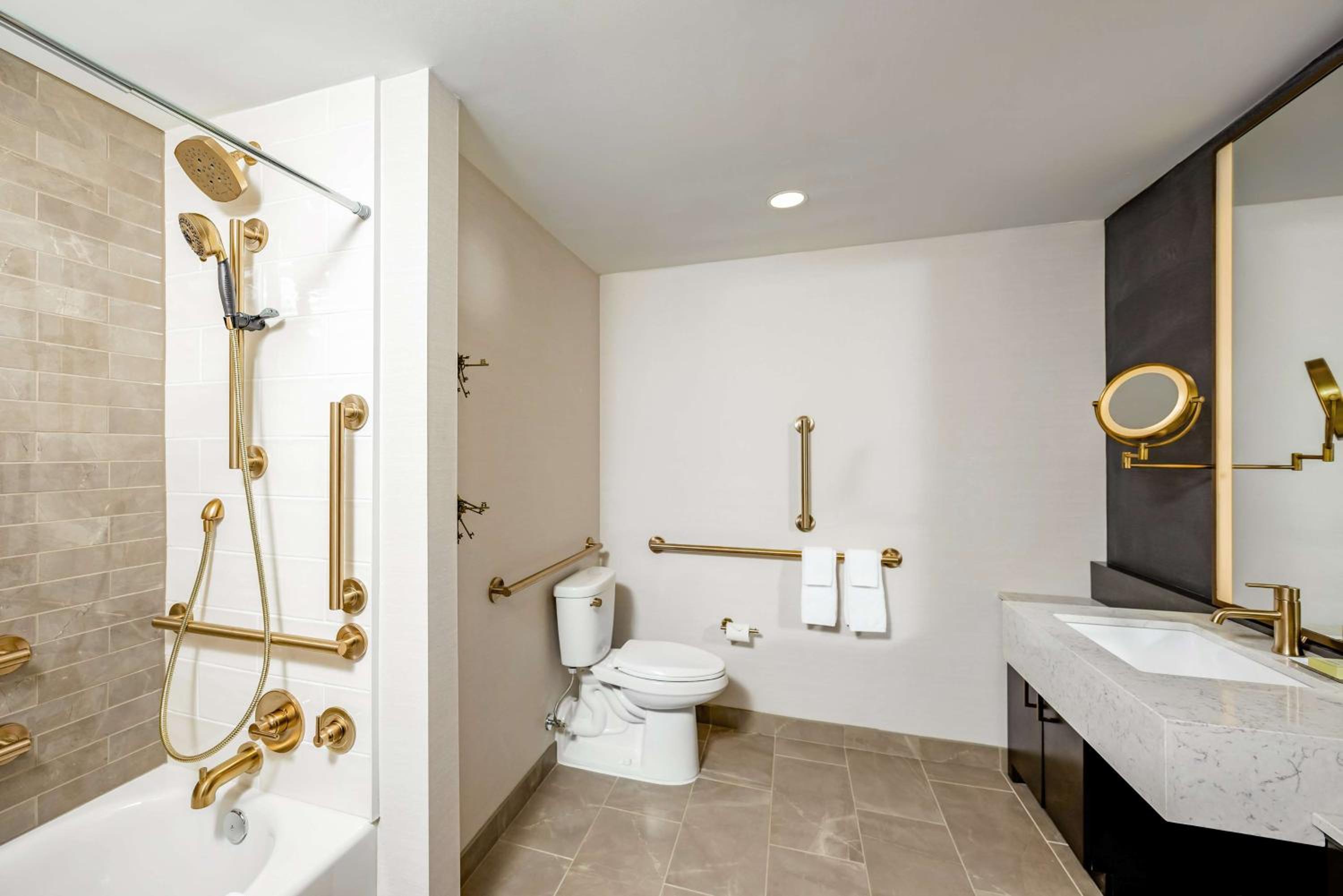 Queen Room with Two Queen Beds and Mobility Accessible Tub - Photo 4