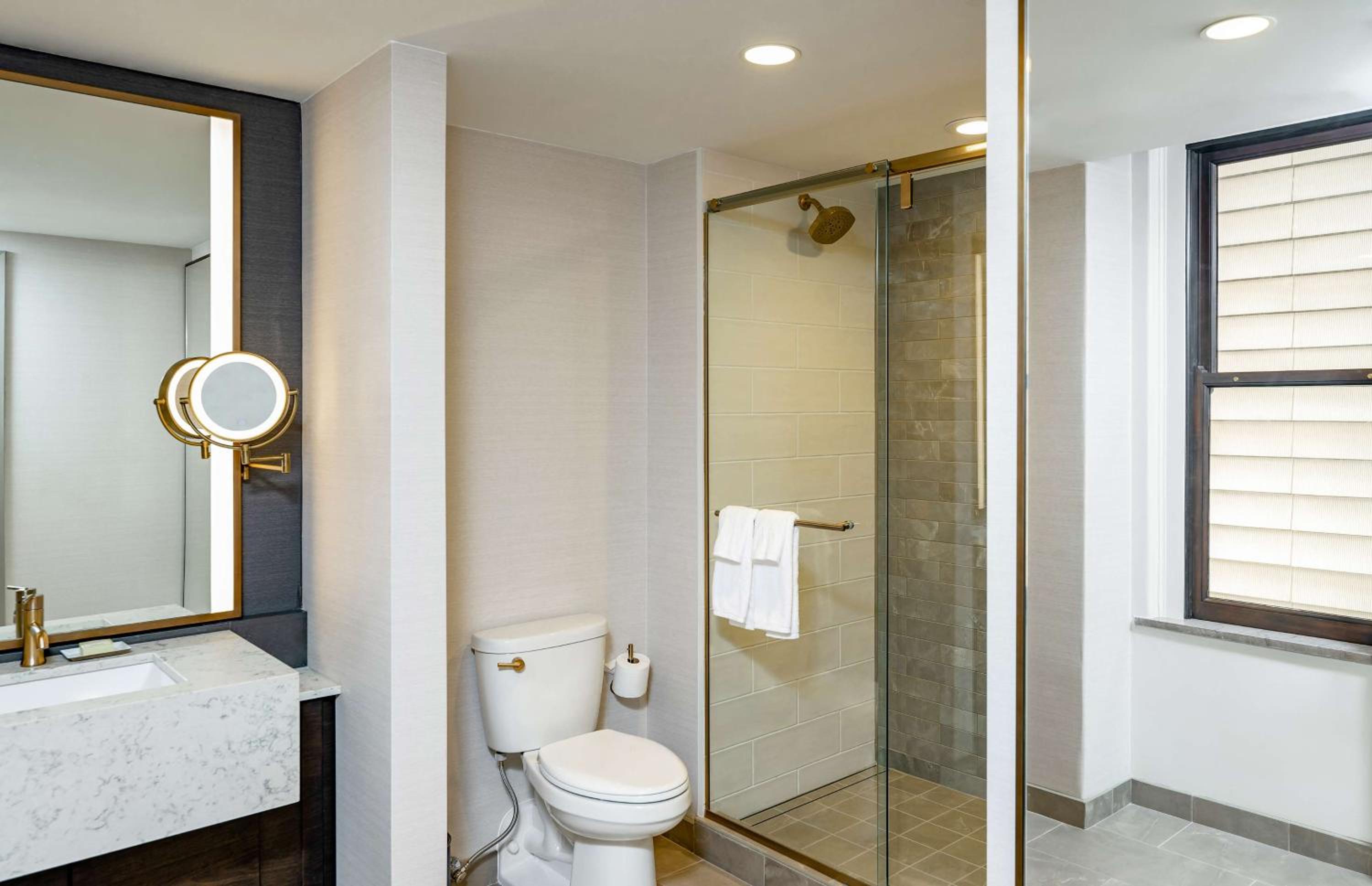 Corner King Room - Photo 2