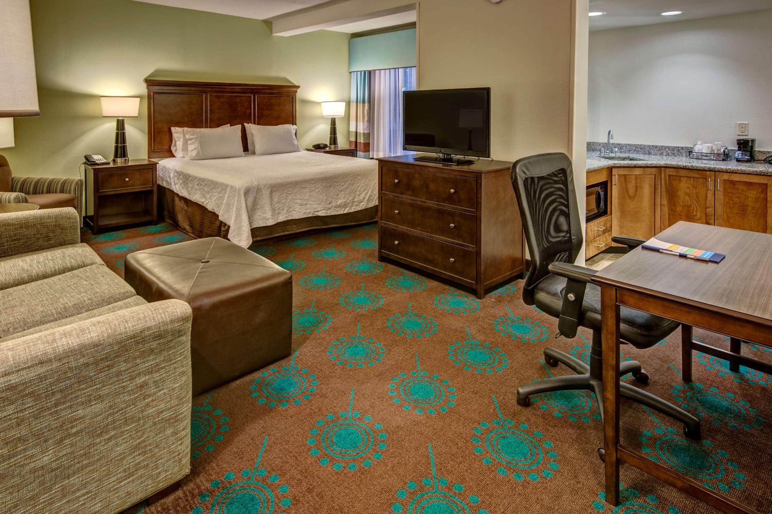 King Room with Tub - Mobility Access/Non-Smoking
