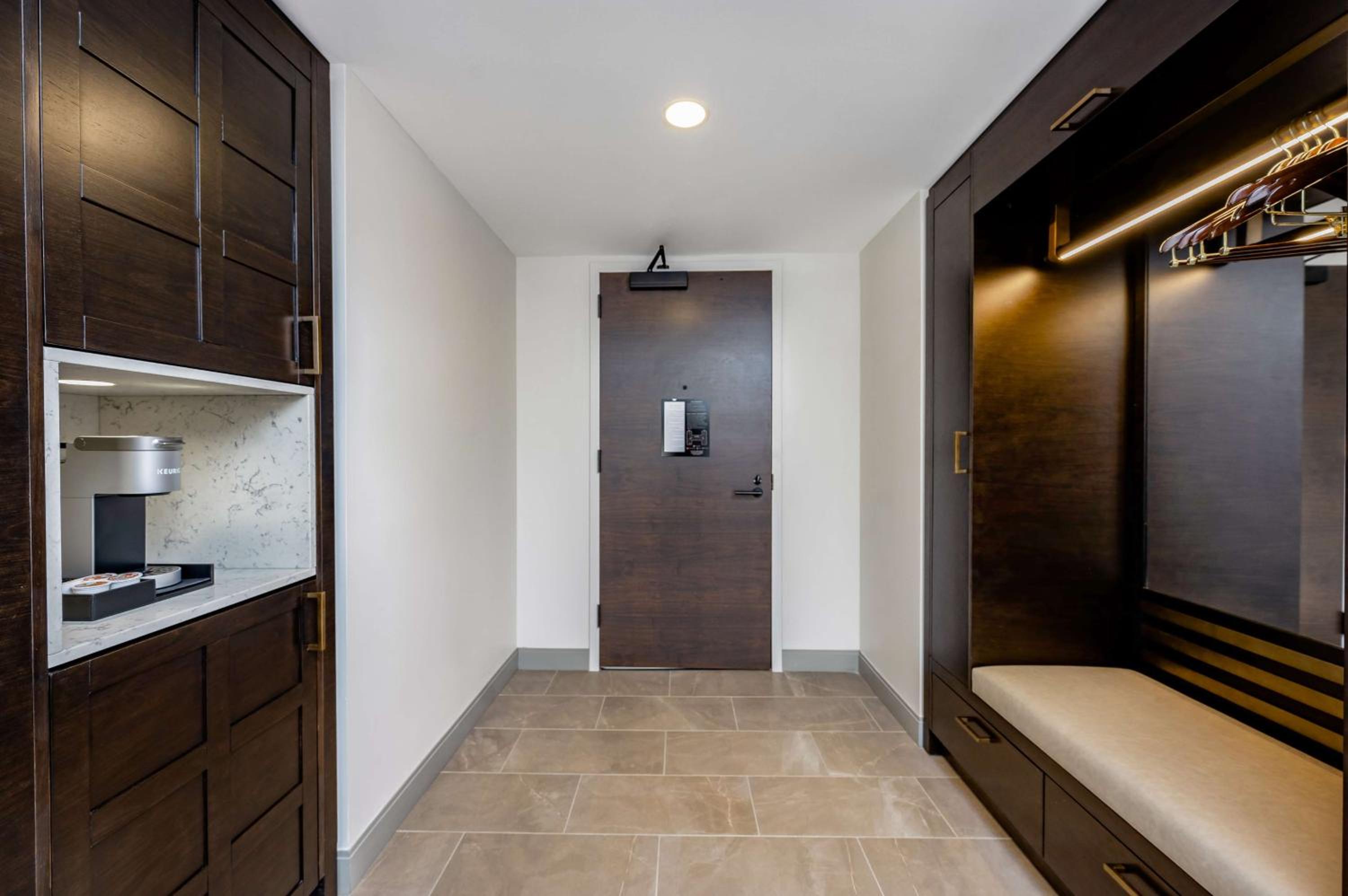 Corner King Room - Photo 6