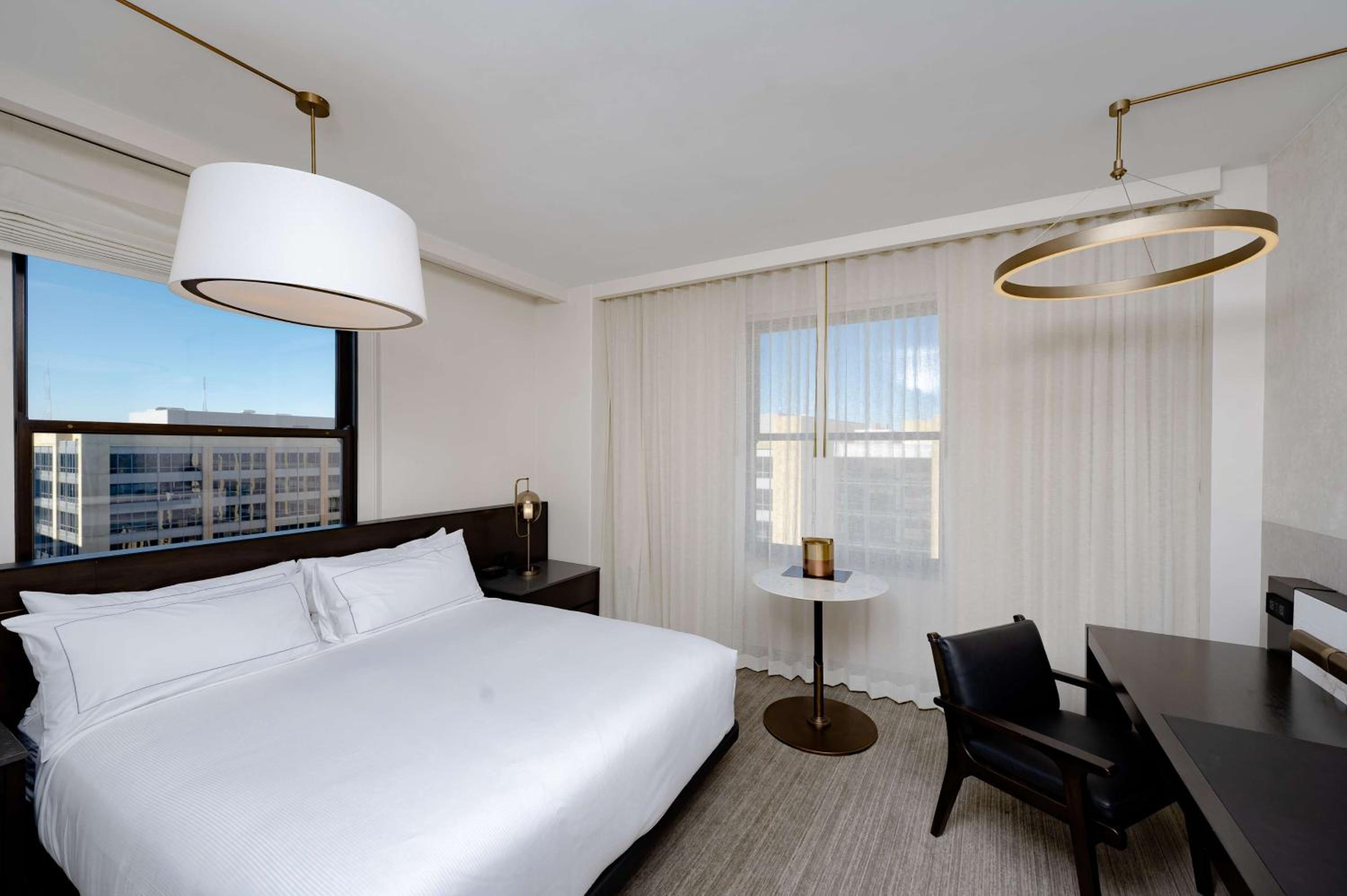 Corner King Room - Photo 4