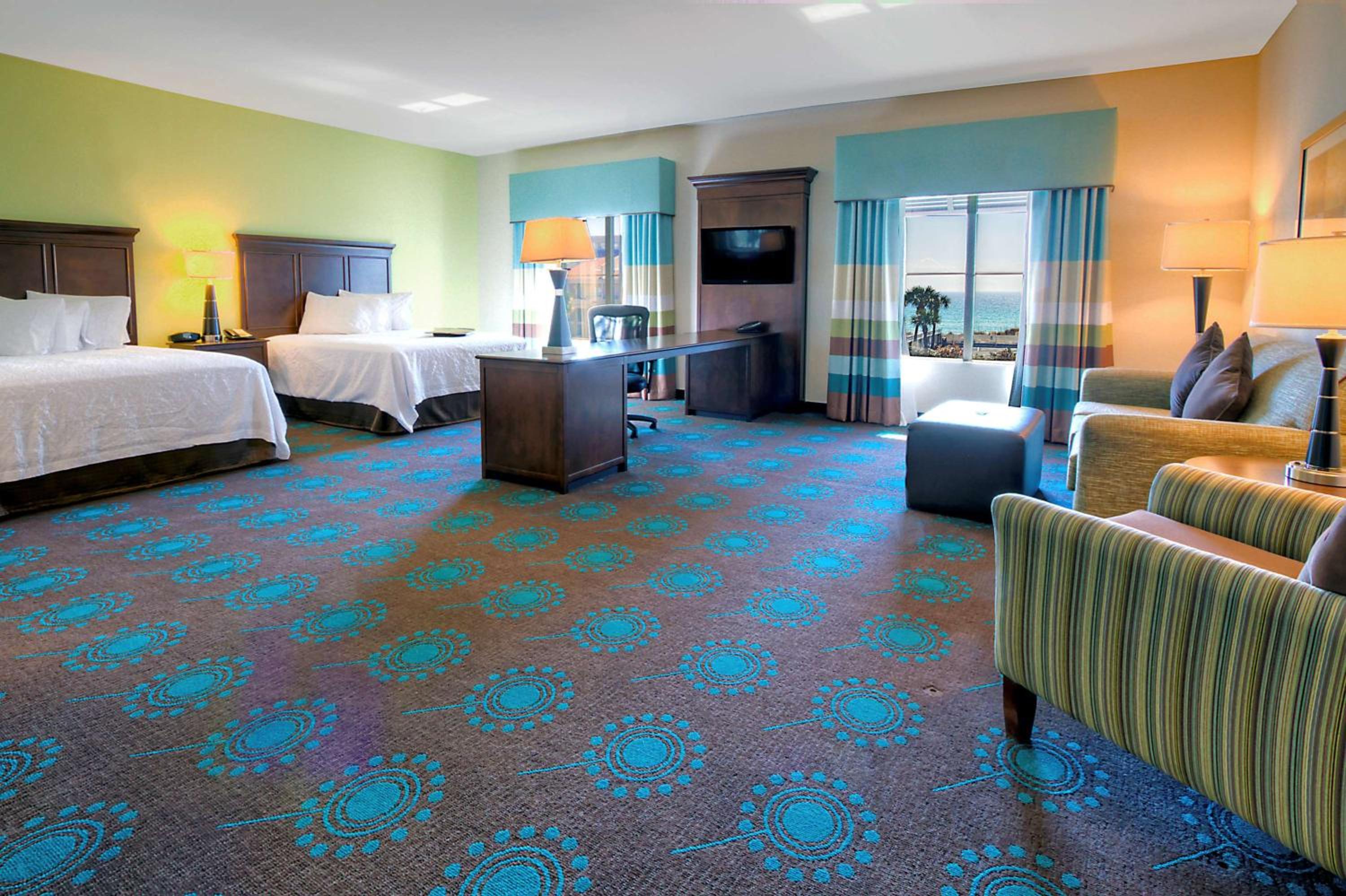 Standard Queen Room with Partial Gulf View - Non-Smoking