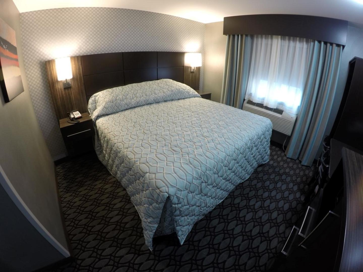 King Room - Non-Smoking - Photo 2