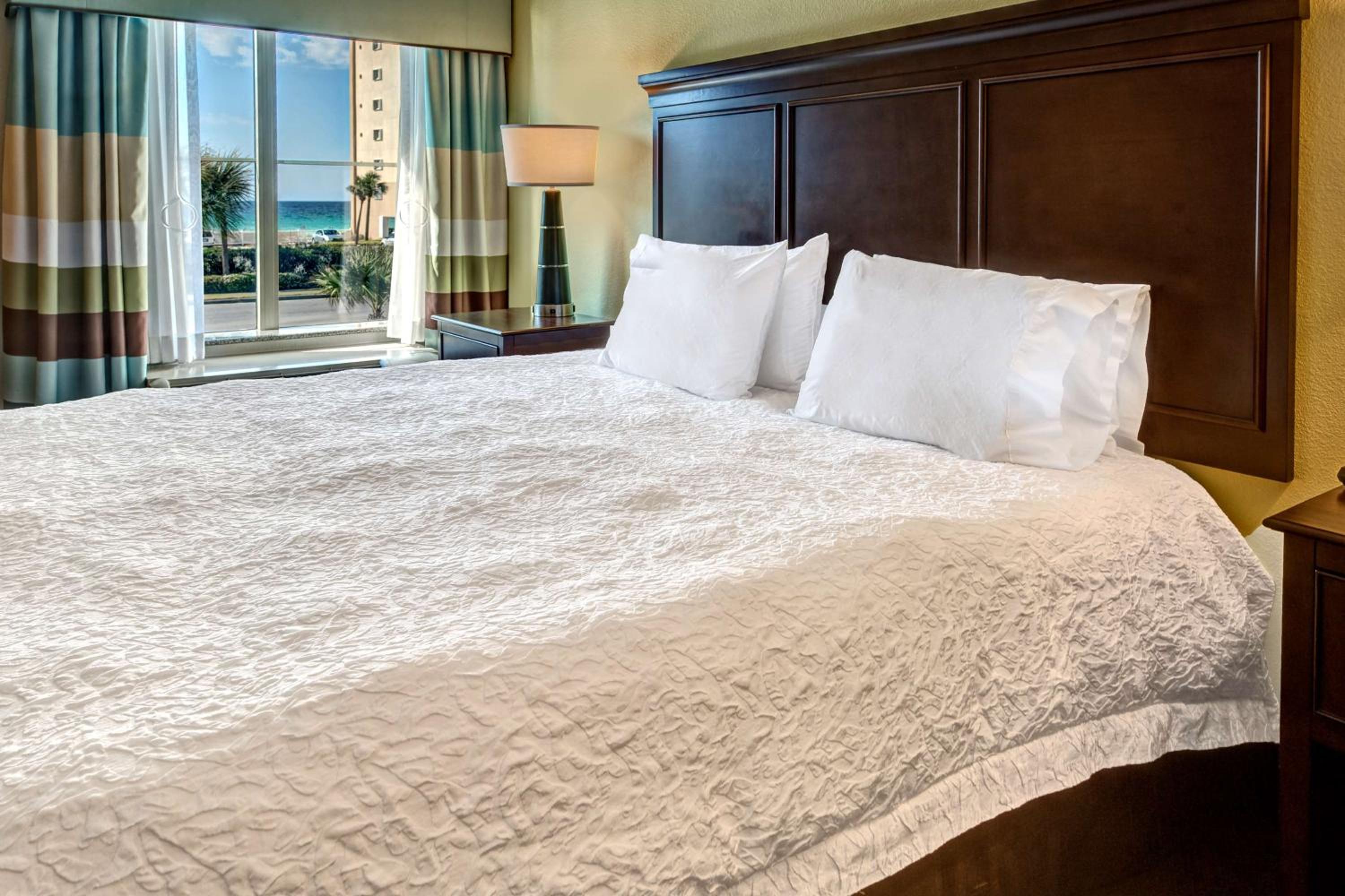 King Studio Suite With Partial Gulf View - Non-Smoking