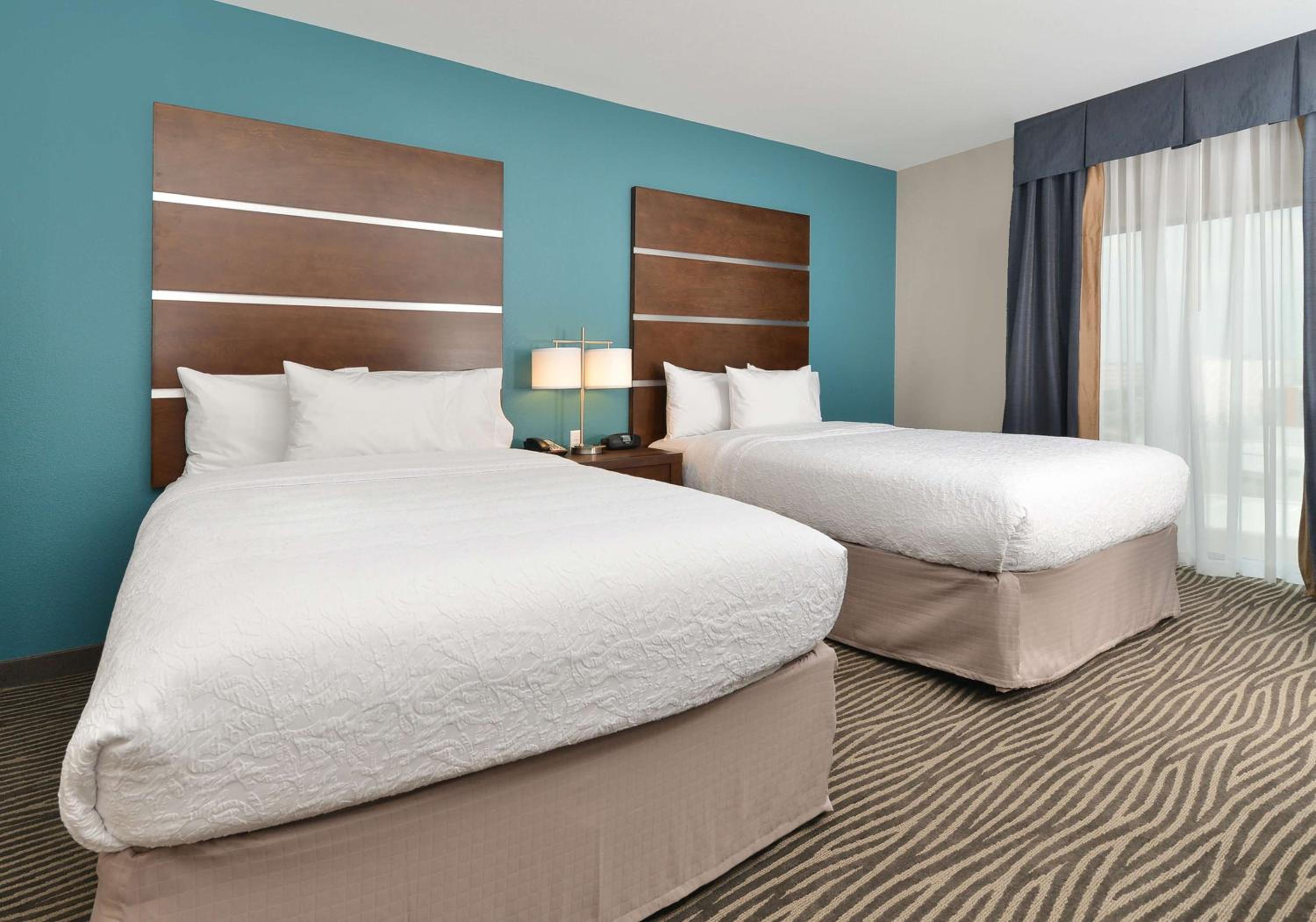 Queen Room with Two Queen Beds - Hearing Access/Non-Smoking photo 1