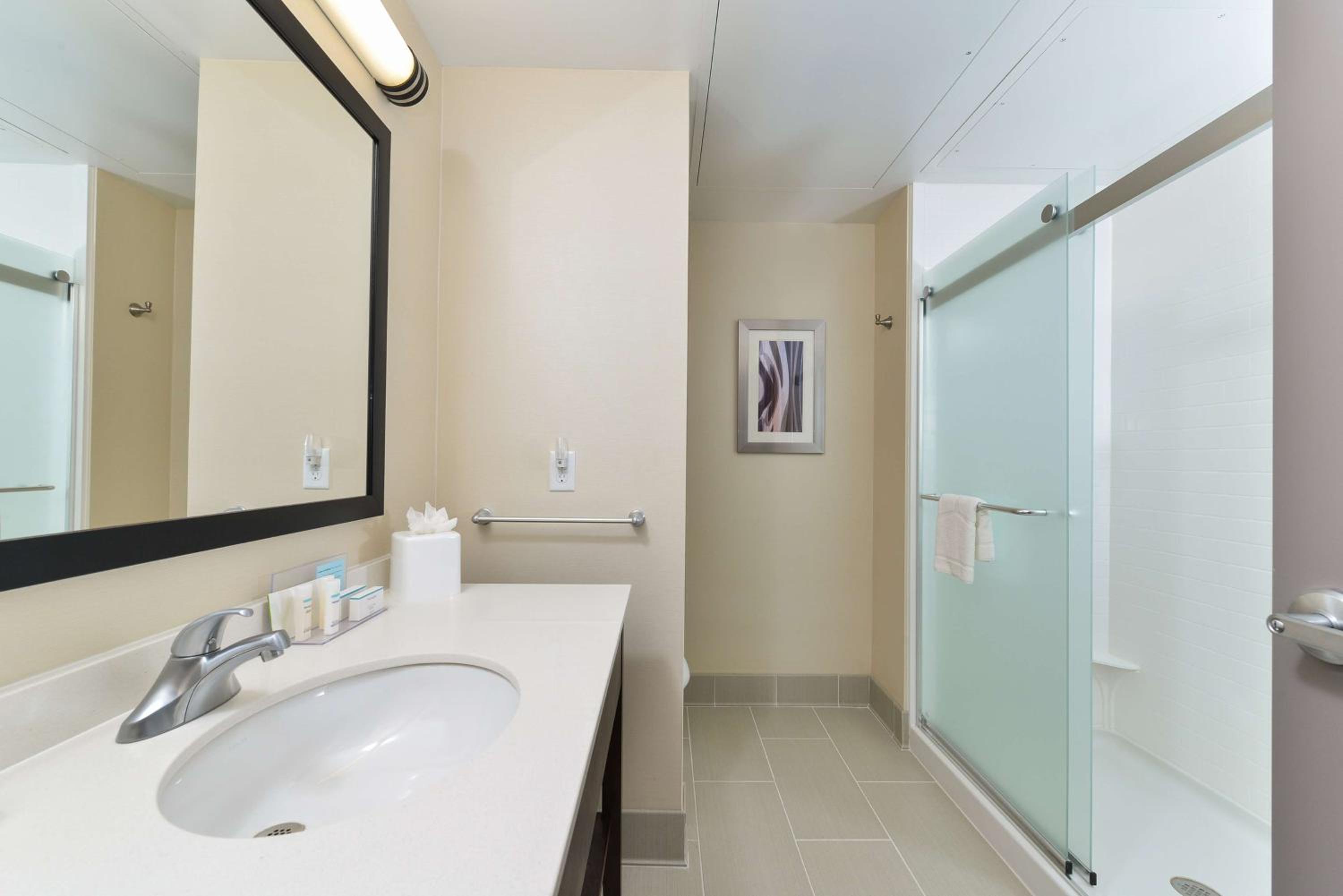 King Room - Hearing Access/Non-Smoking photo 3
