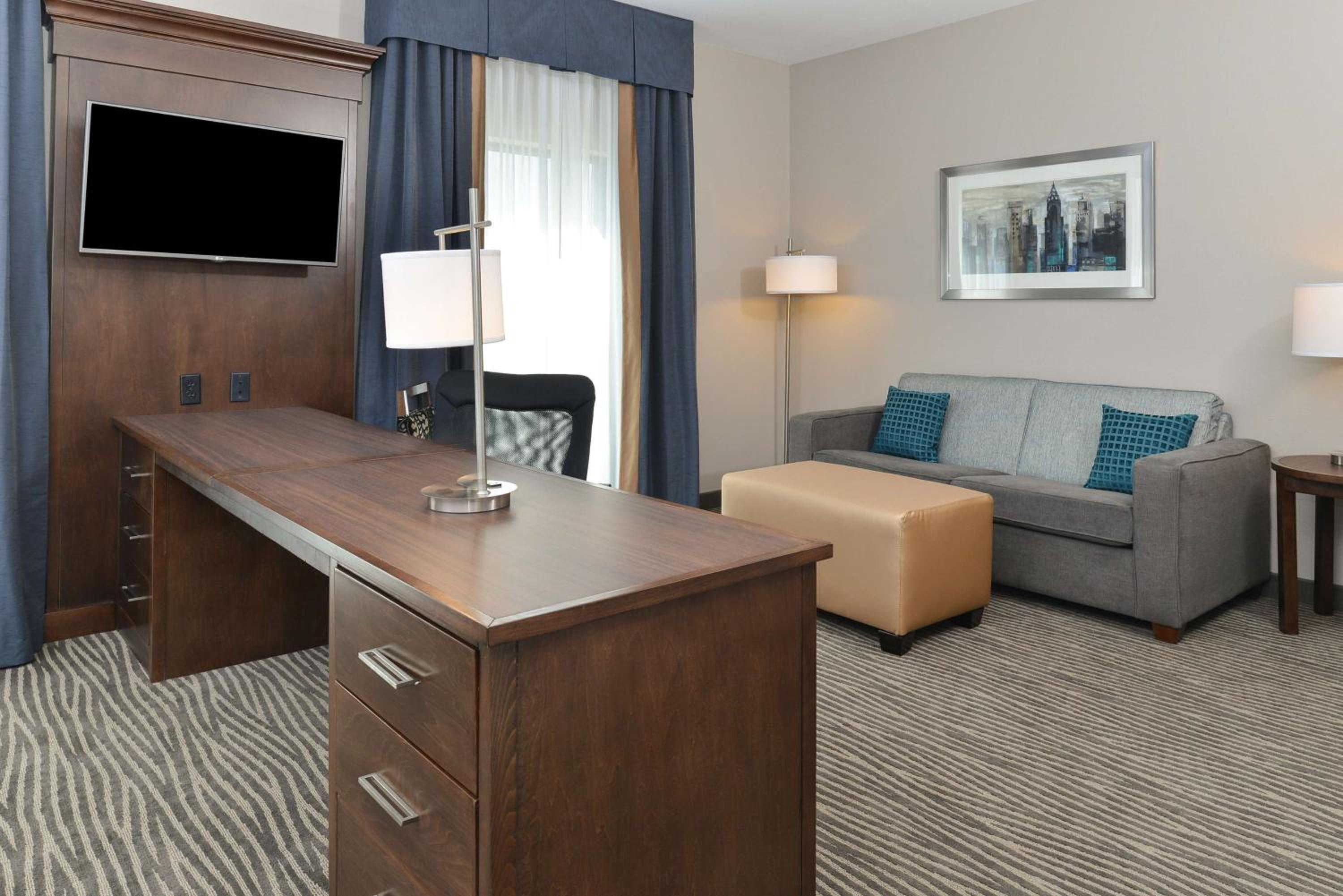 King Studio Suite with Sofa Bed - Hearing Access/Non-Smoking photo 3