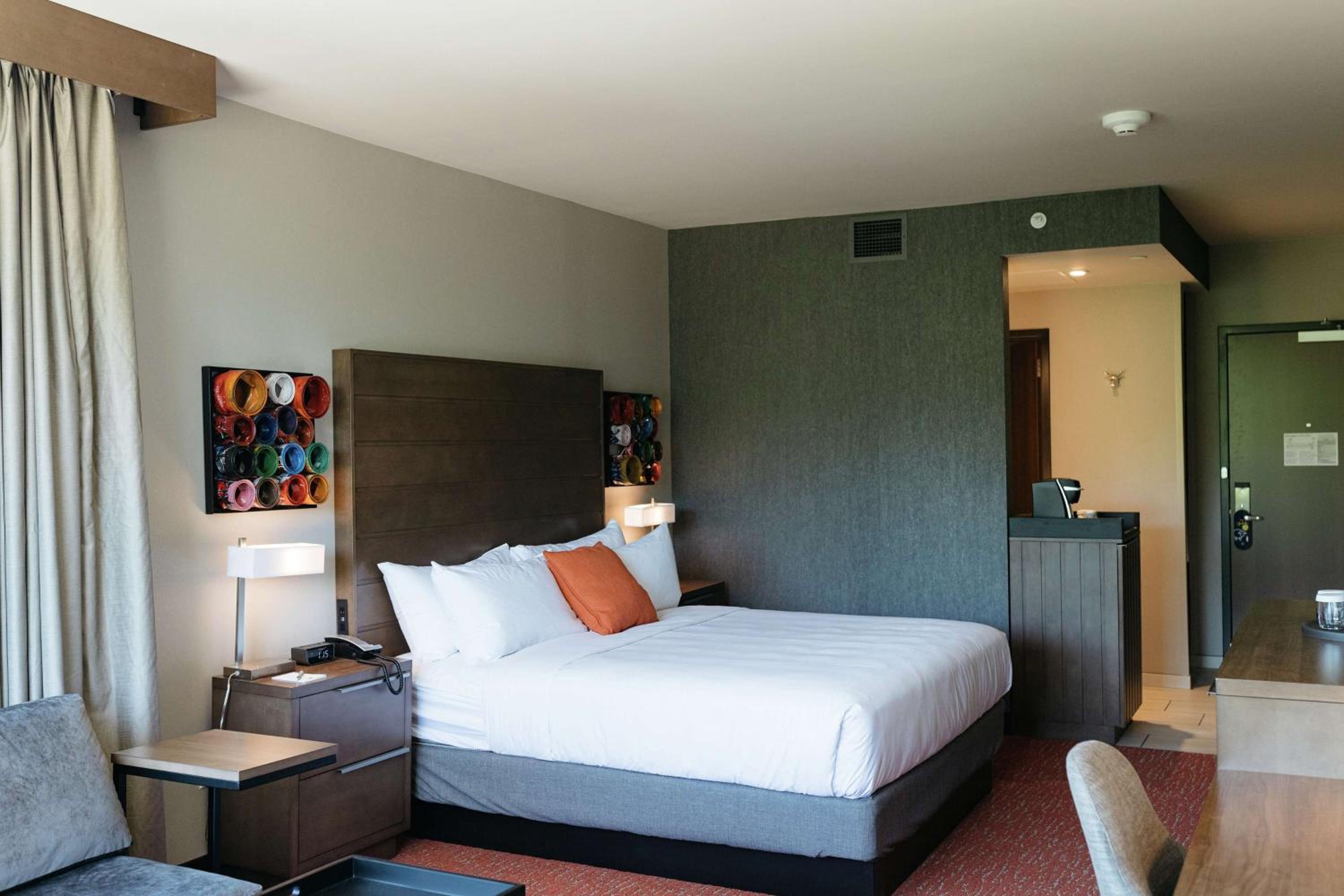 King Corner Studio Suite - Photo 1