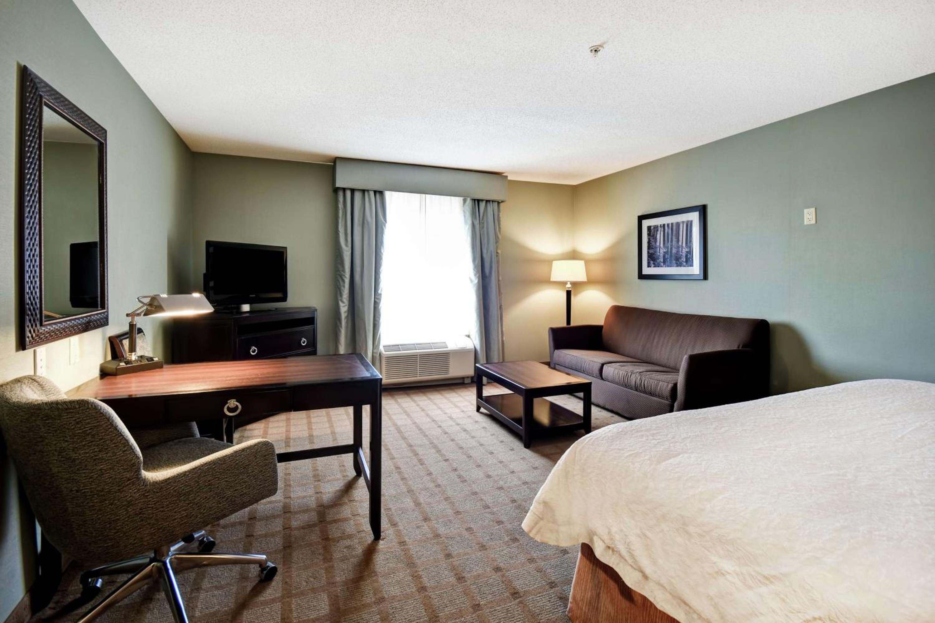 King Room with Sofa Bed and Study - Non-Smoking photo 2