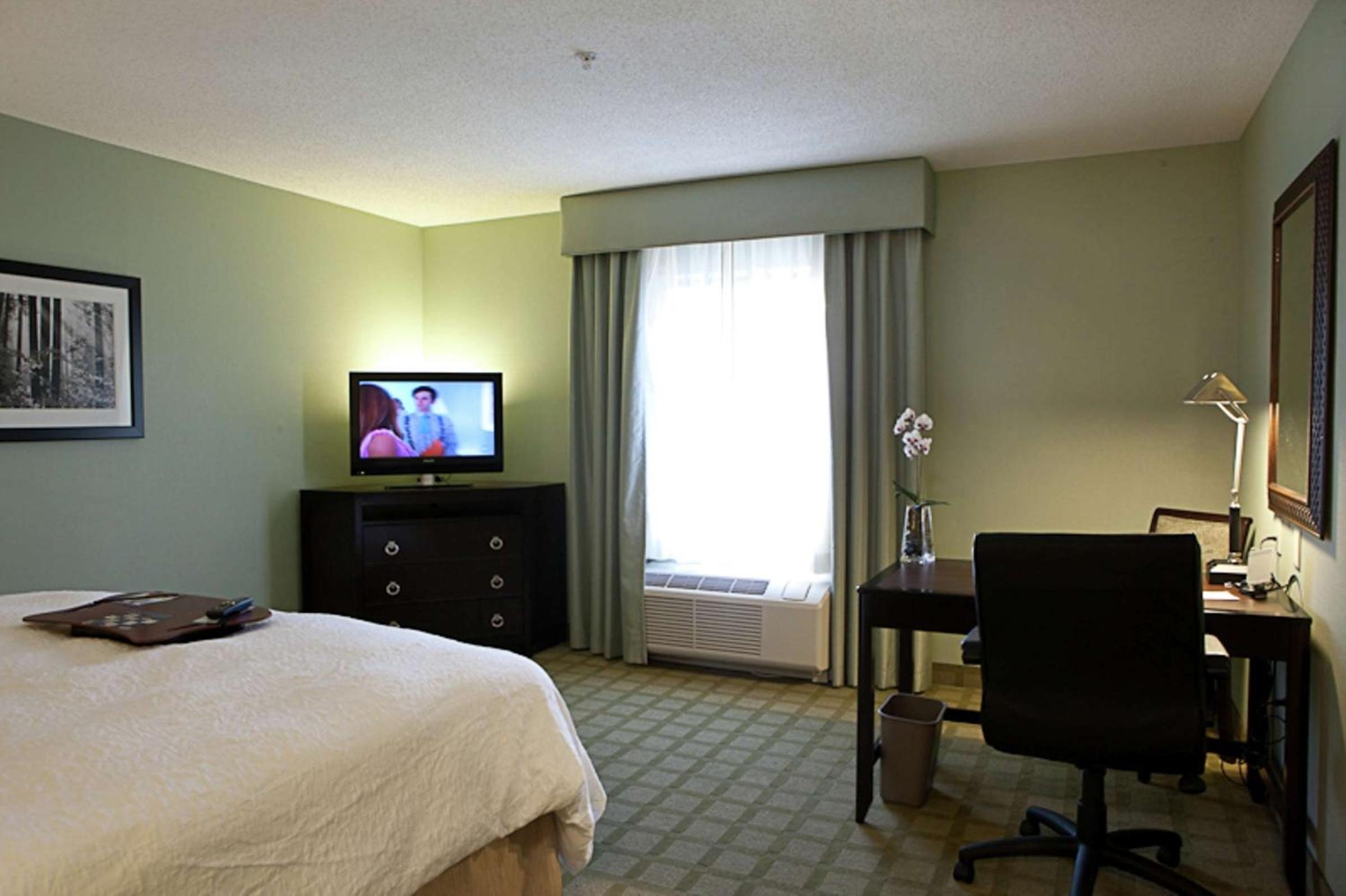 King Room with King Bed - Non-Smoking - Photo 1