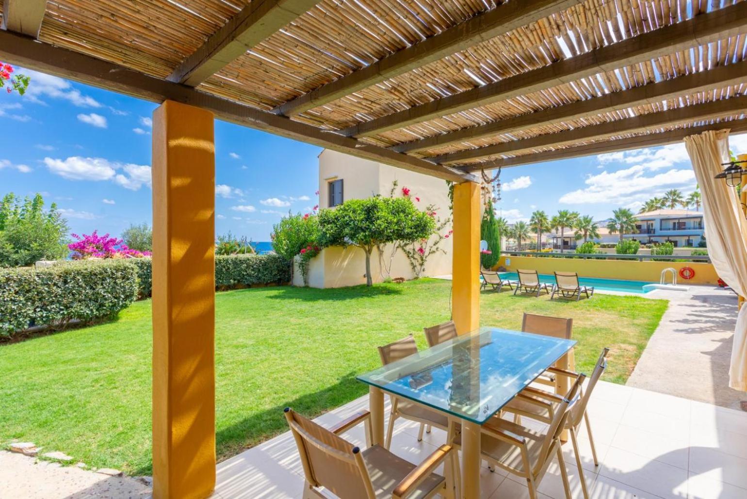 Villa photo 3