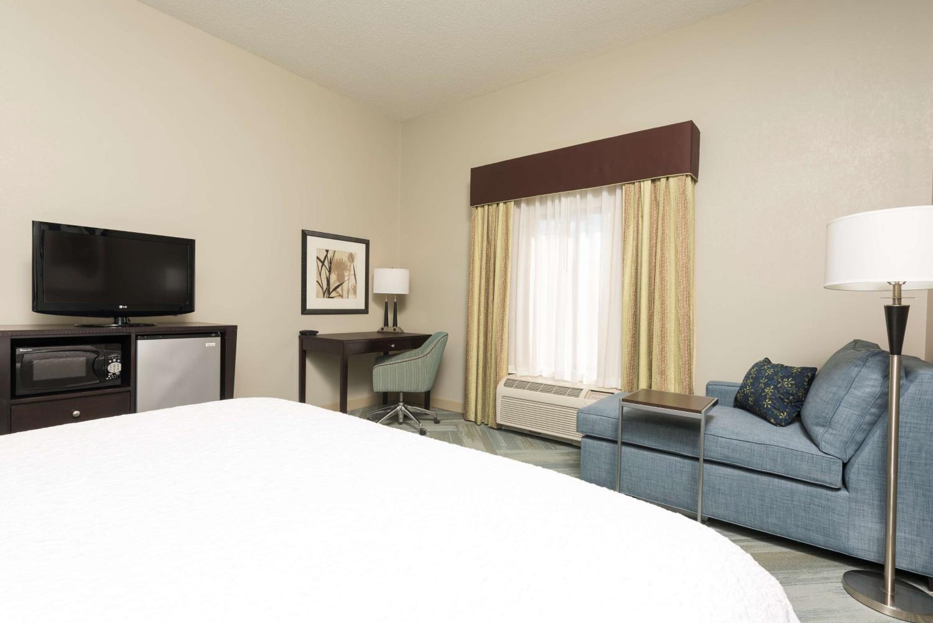King Room with King Bed - Non-Smoking - Photo 1