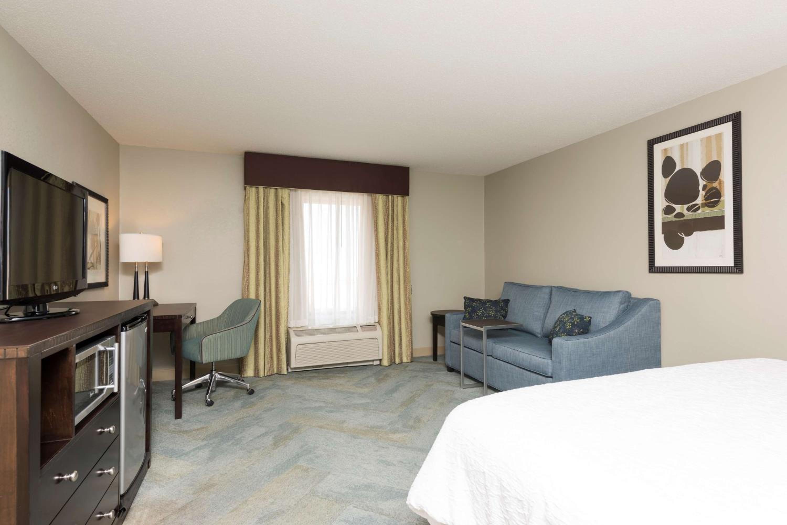 King Room with Sofa Bed - Non-Smoking - Photo 1
