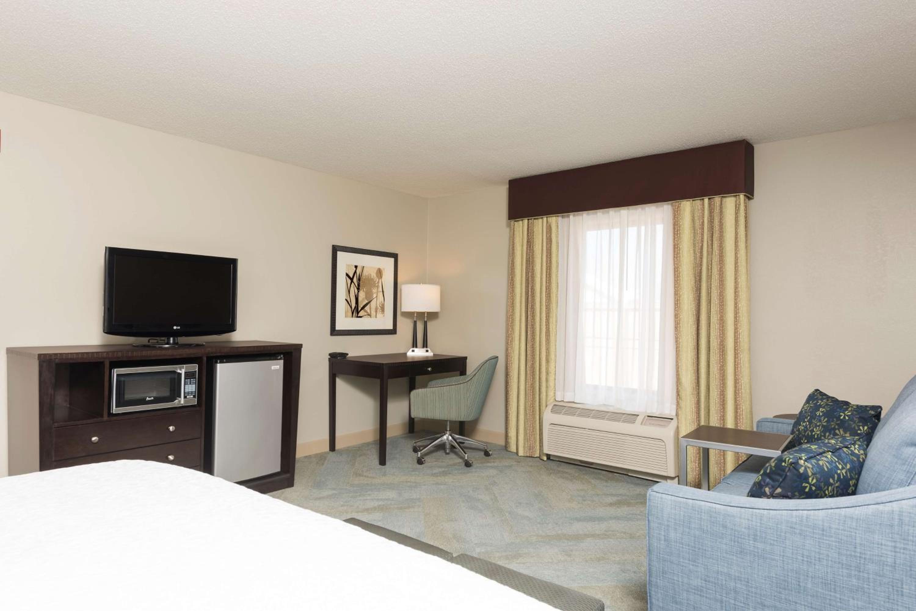 King Room with Sofa Bed - Non-Smoking - Photo 3