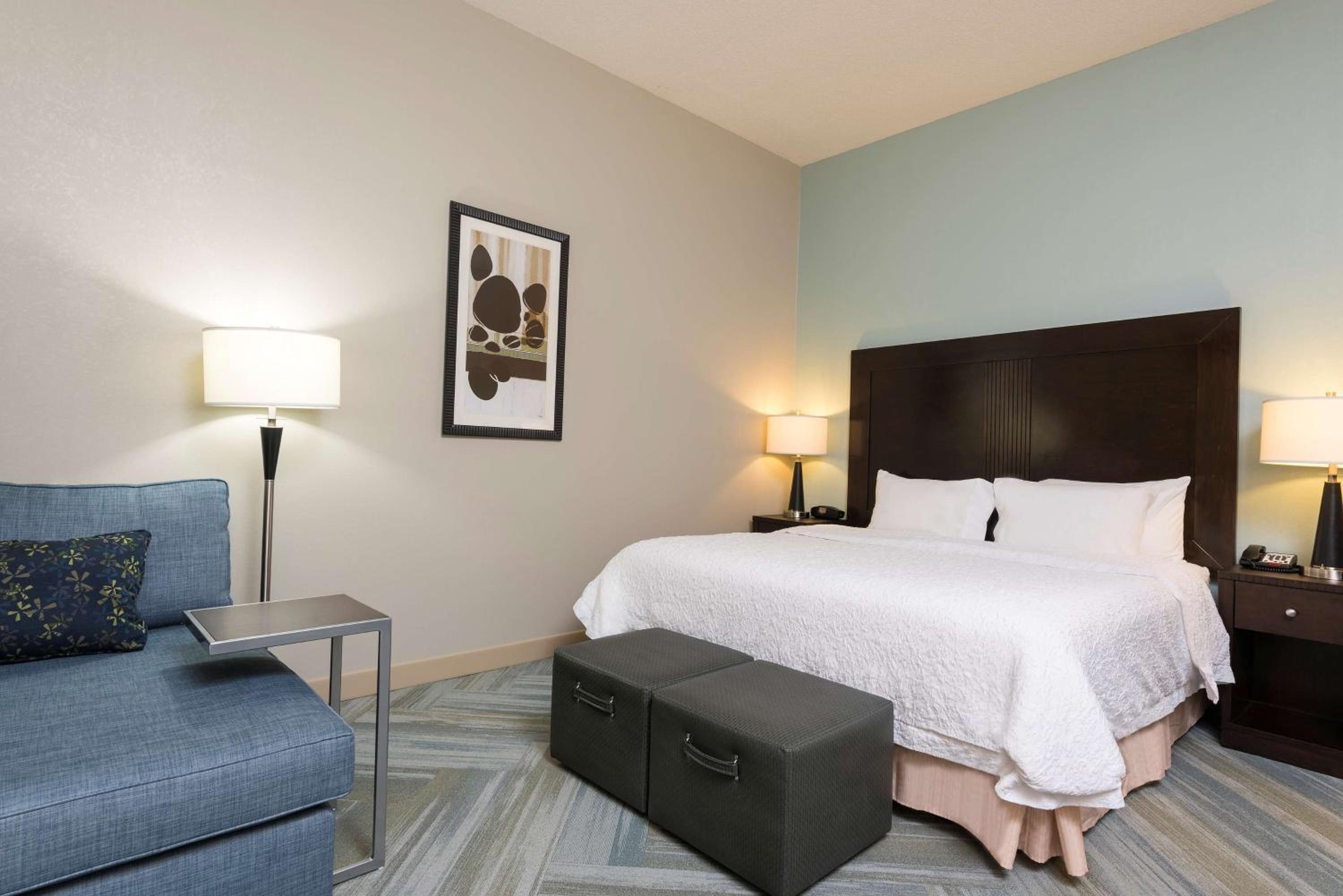 King Room with King Bed - Non-Smoking - Photo 5
