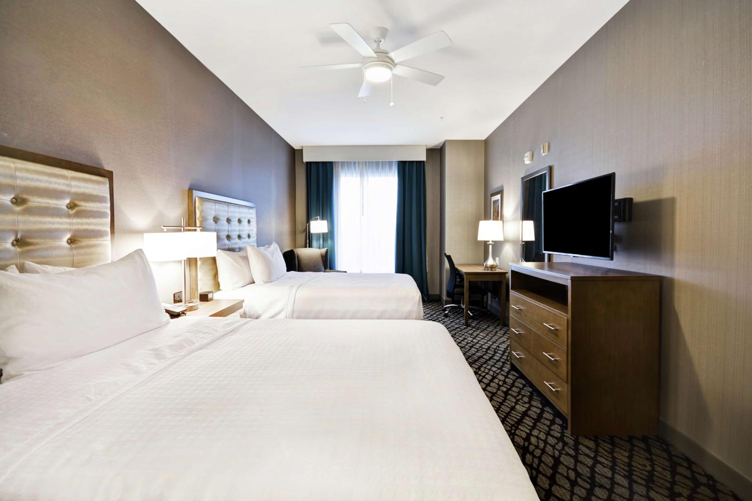 One-Bedroom Queen Suite with Two Queen Beds - Non-Smoking