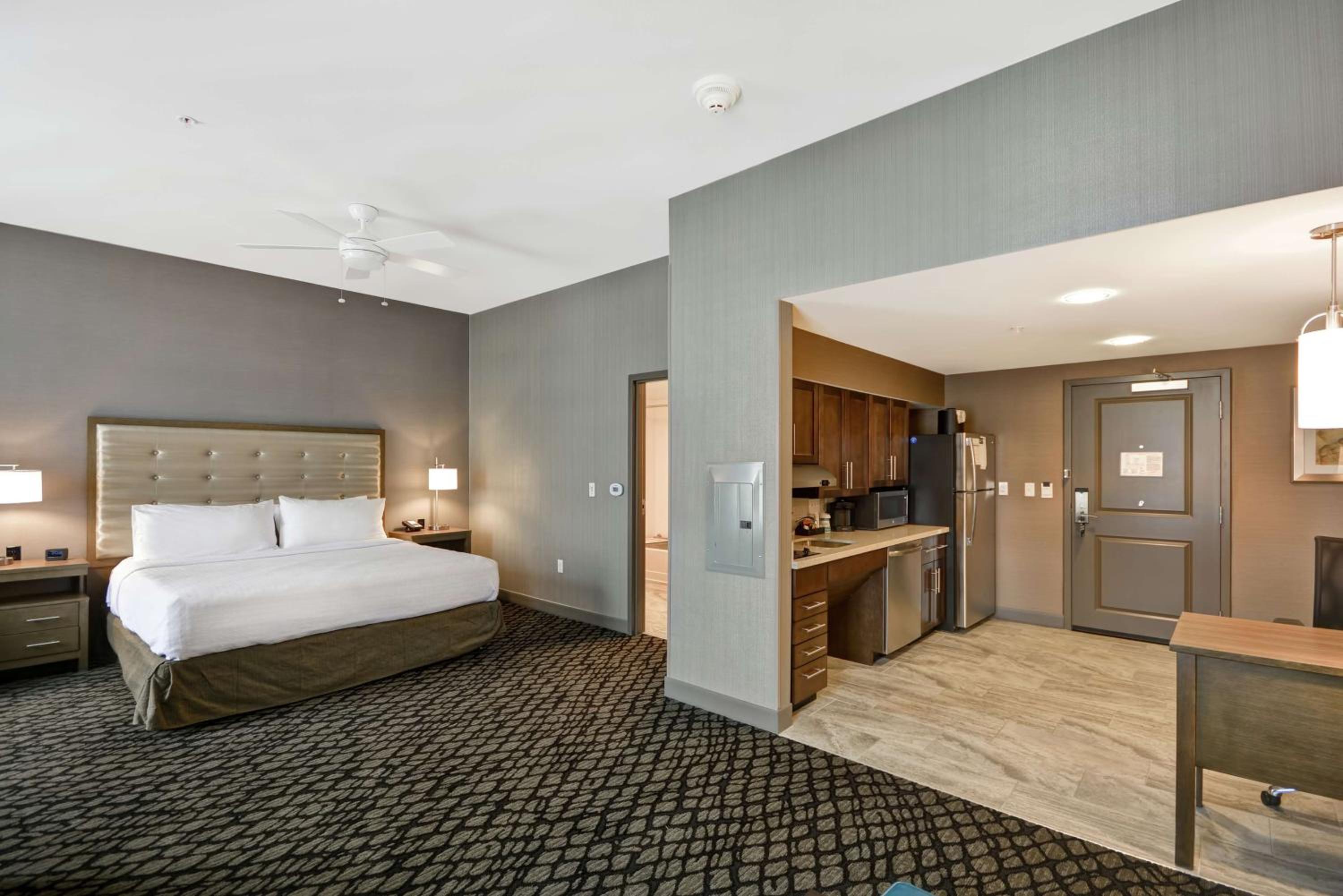 King Studio Suite - Mobility Access/Non-Smoking