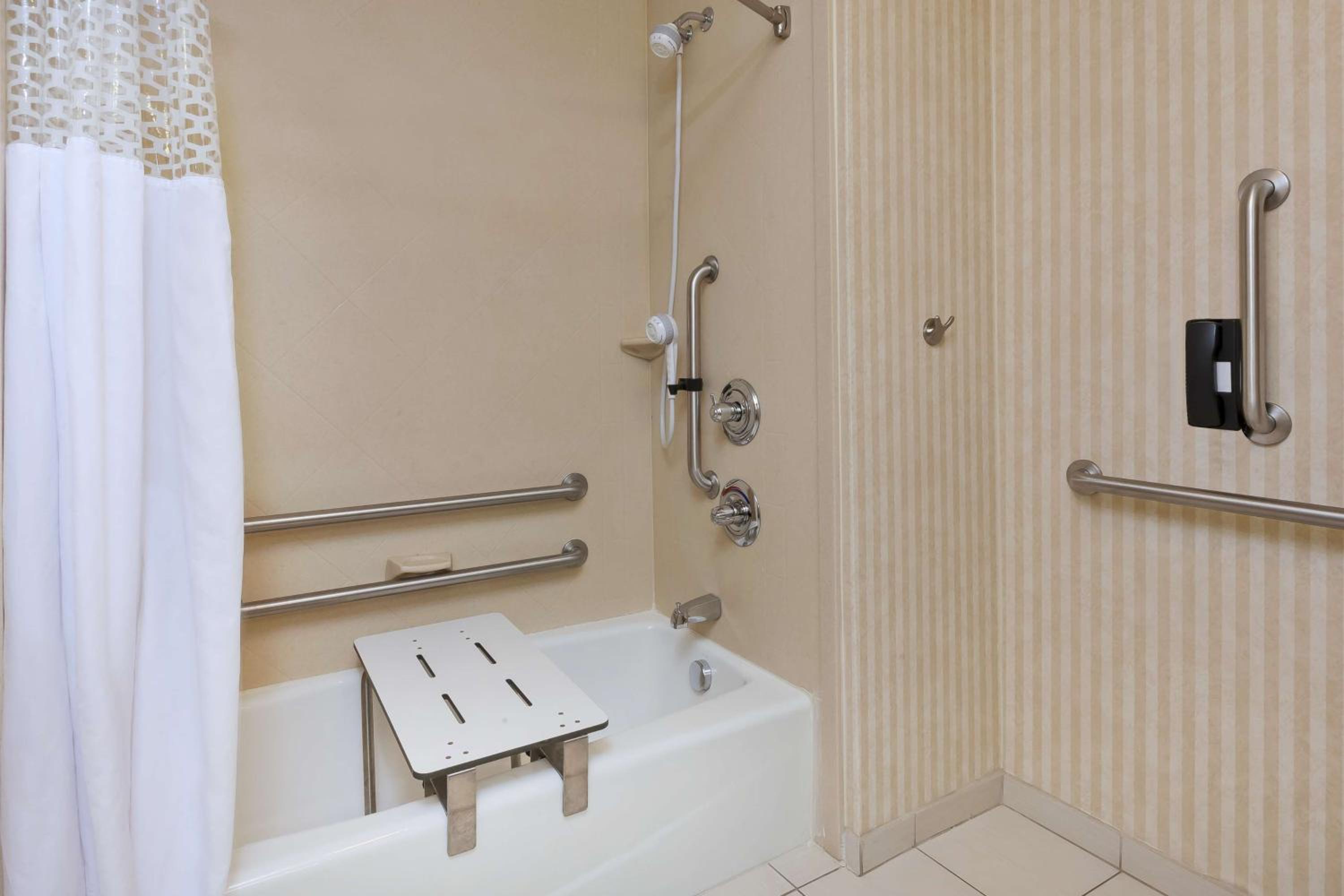 King Room with Accessible Tub - Mobility and Hearing Access/Non-Smoking photo 2
