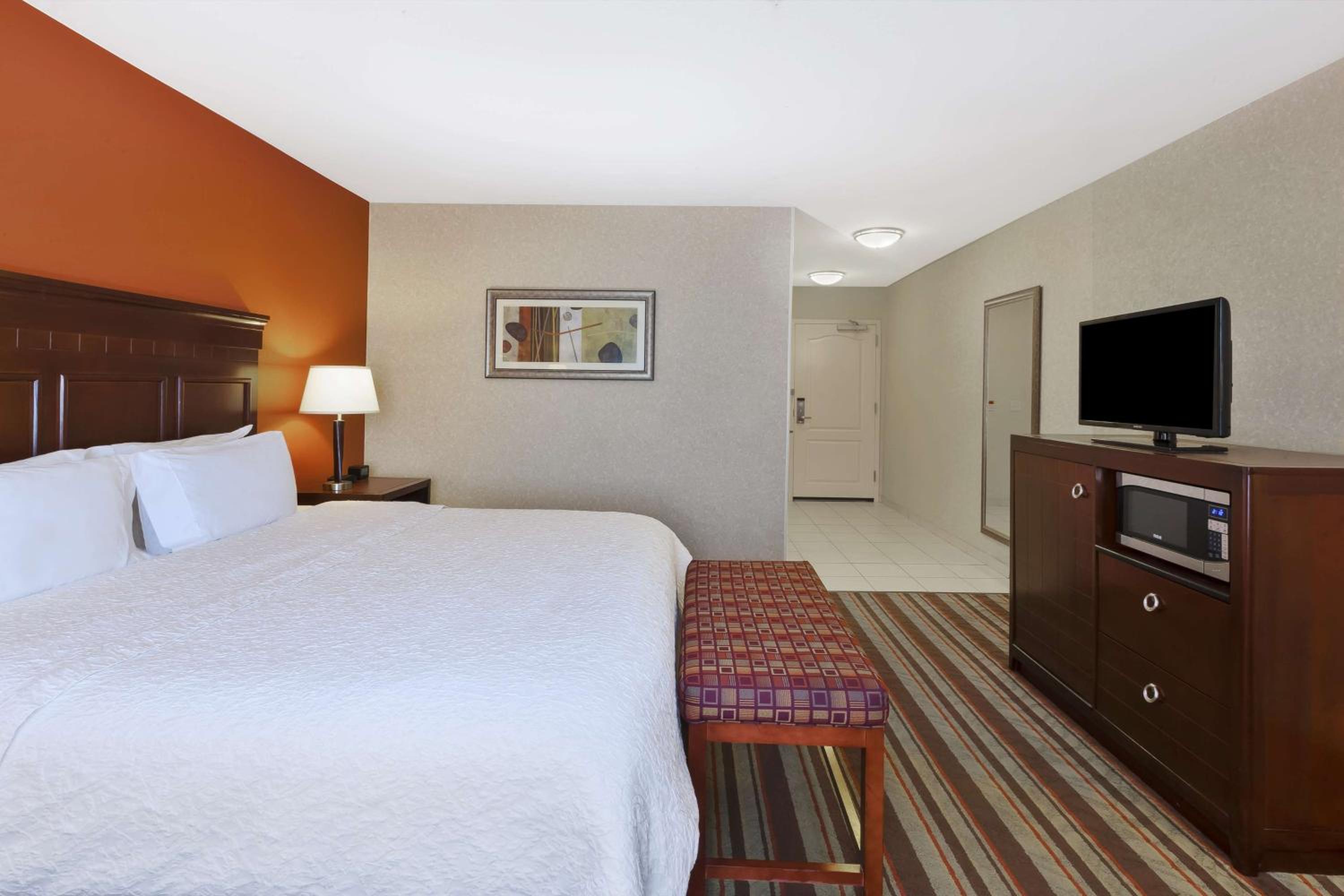 King Room with Accessible Tub - Mobility and Hearing Access/Non-Smoking photo 1