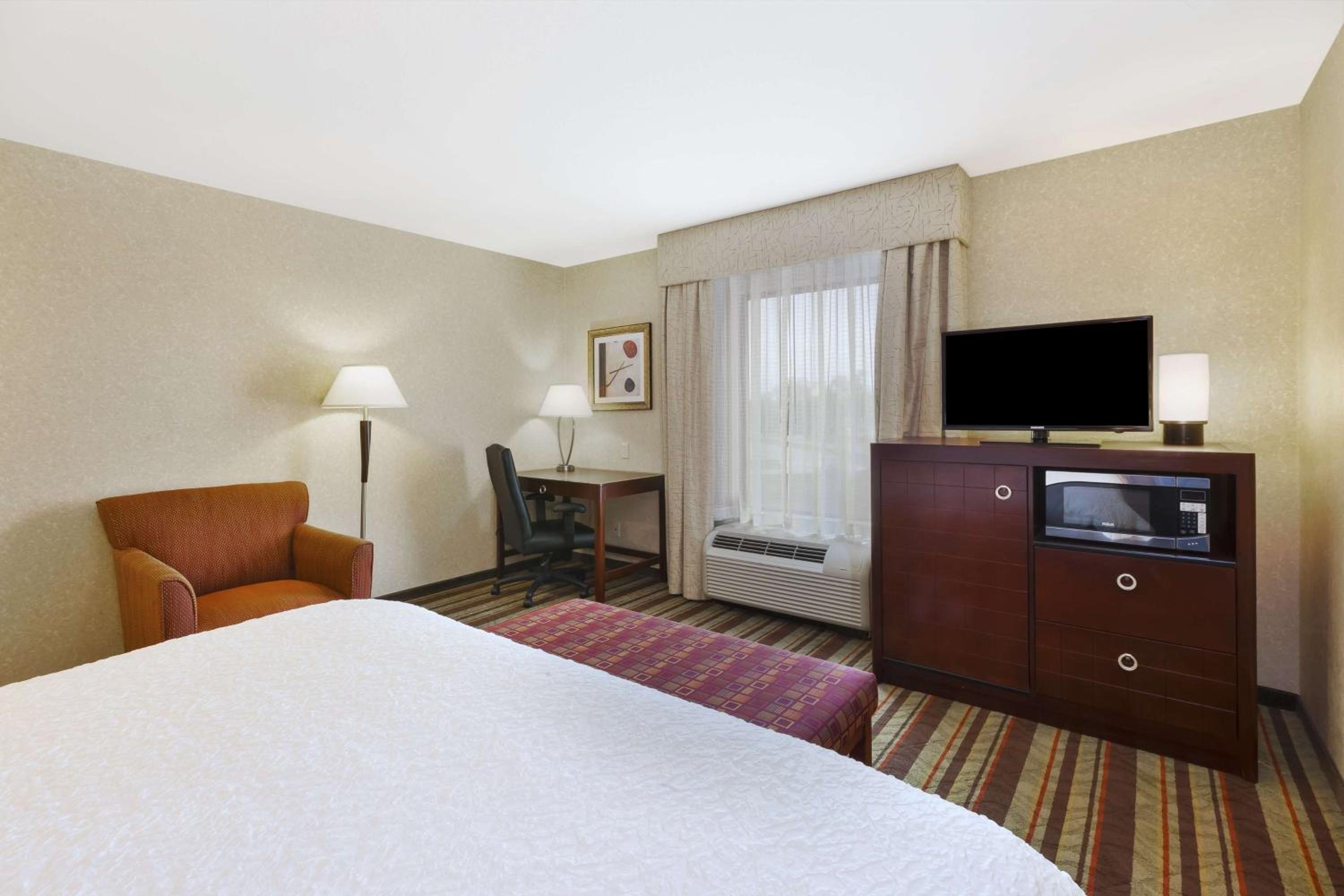King Room - Hearing Accessible photo 1