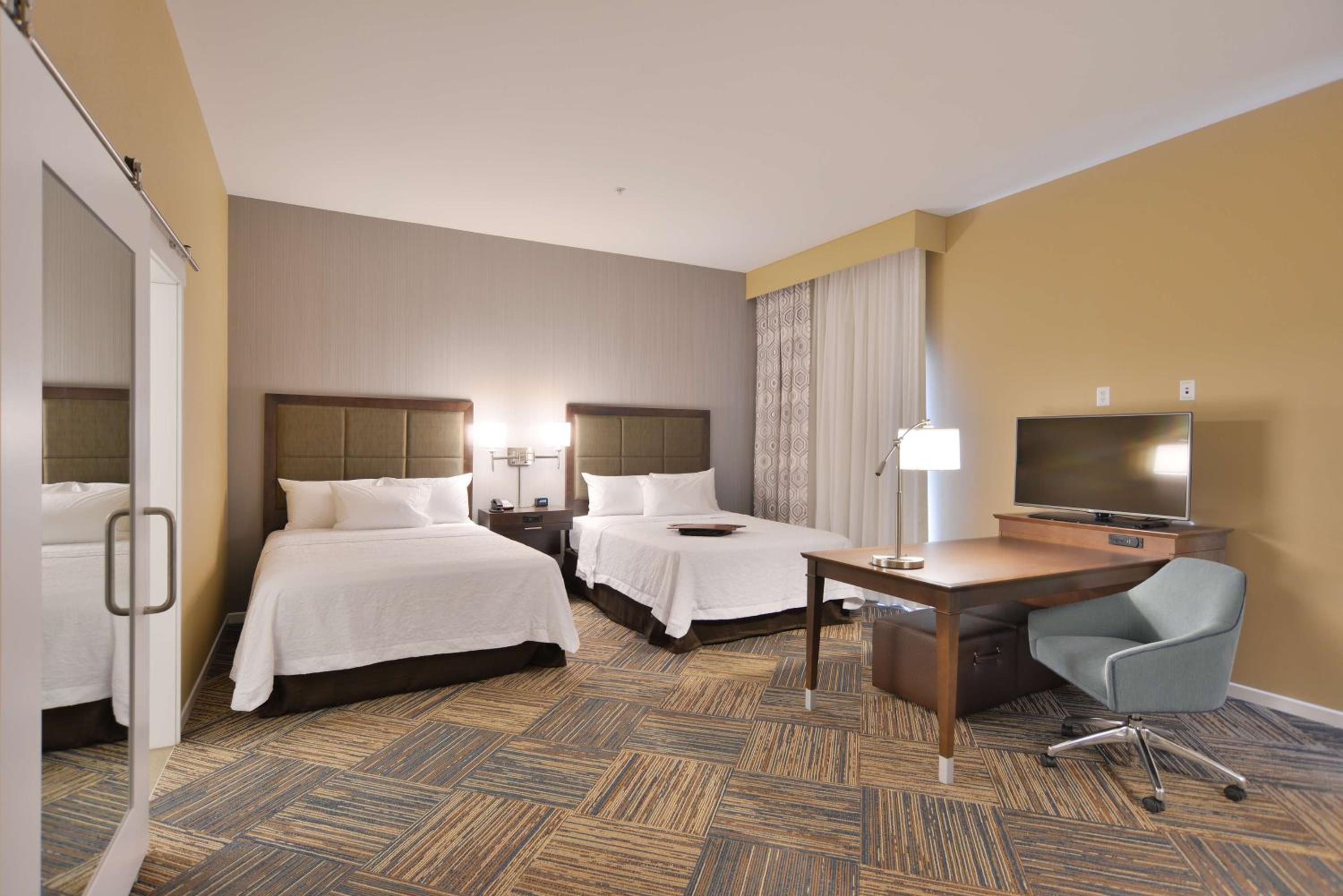 Queen Studio Suite with Two Queen Beds - Non-Smoking photo 1
