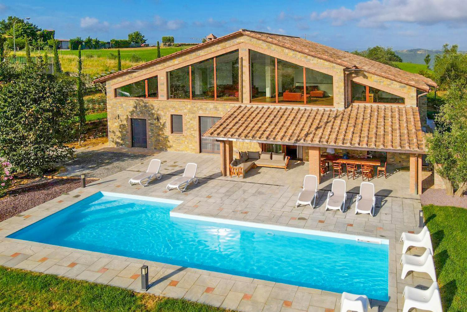 Villa photo 3