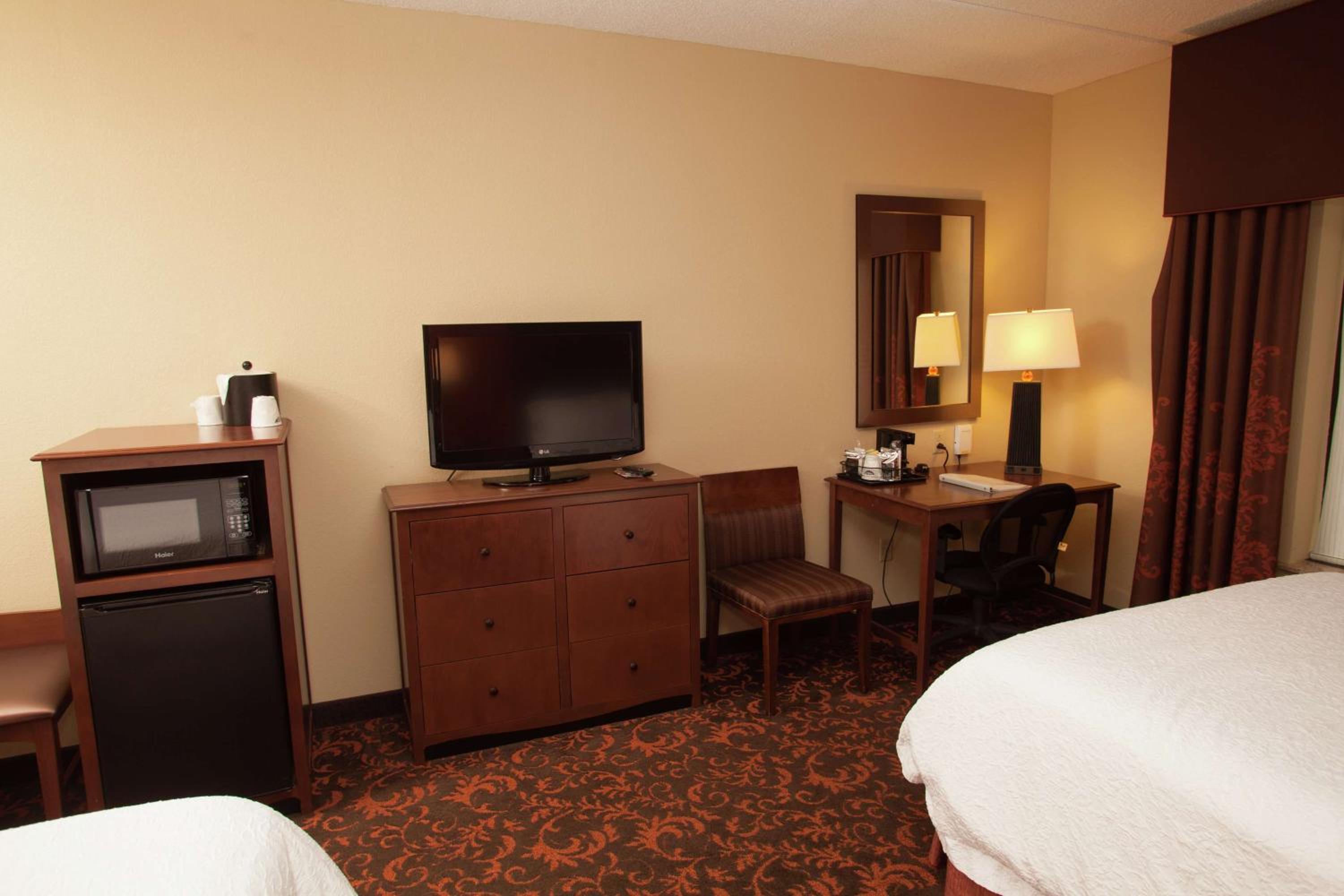 Queen Room with Two Queen Beds - Non-Smoking - Photo 1
