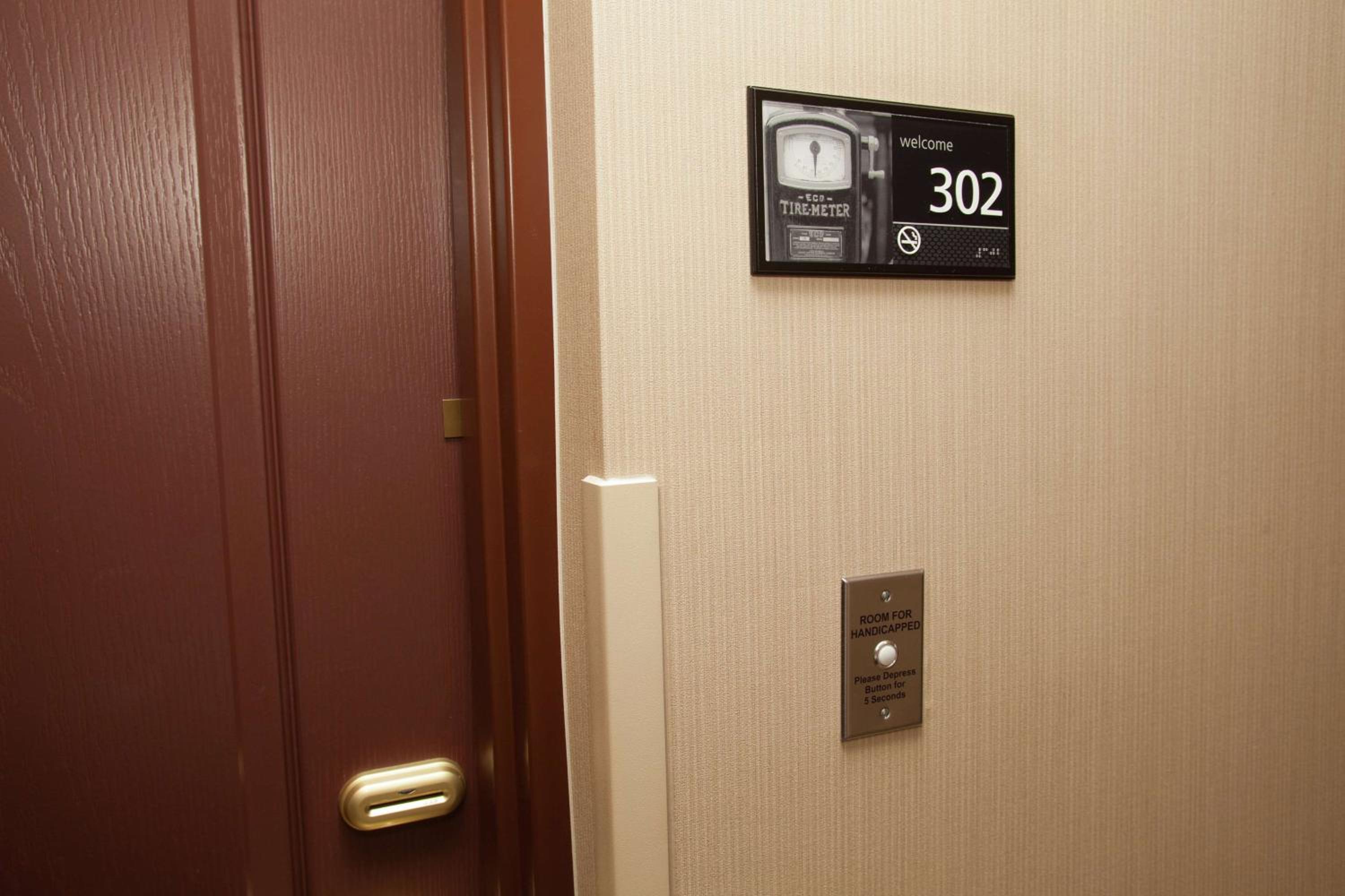 King Room - Hearing Access/Non-Smoking - Photo 4