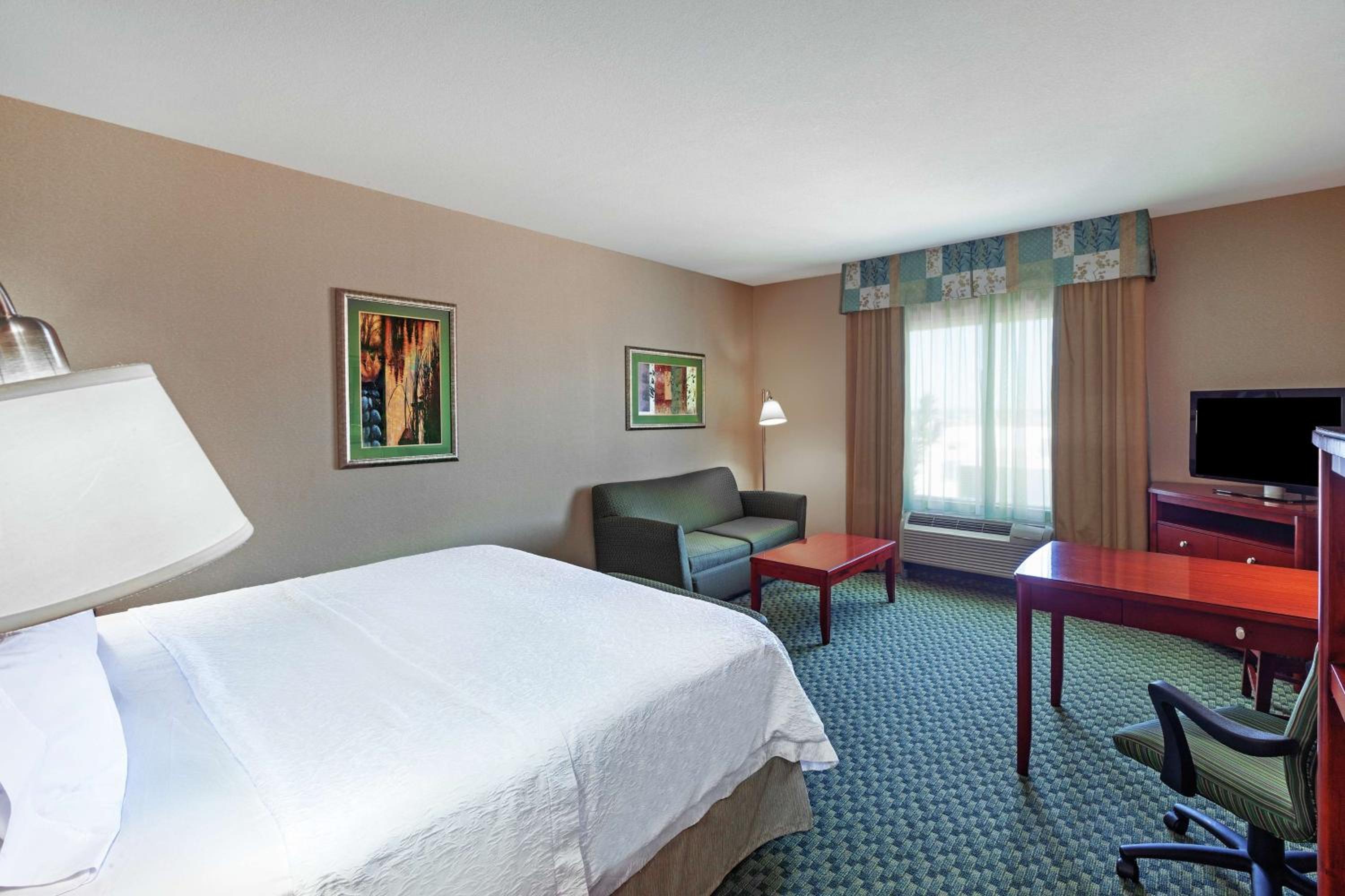 King Room with One King Bed - Non-Smoking - Photo 1