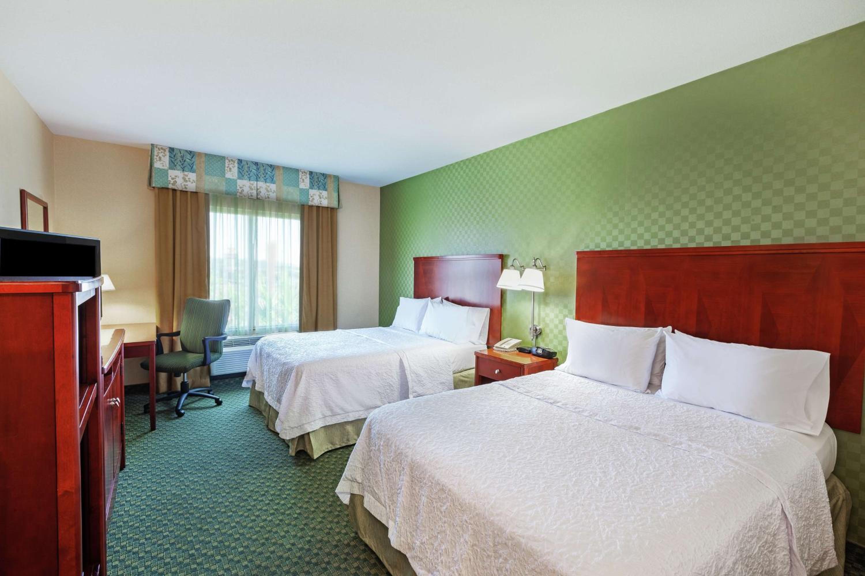 Room with Two Queen Beds - Non-Smoking - Photo 1