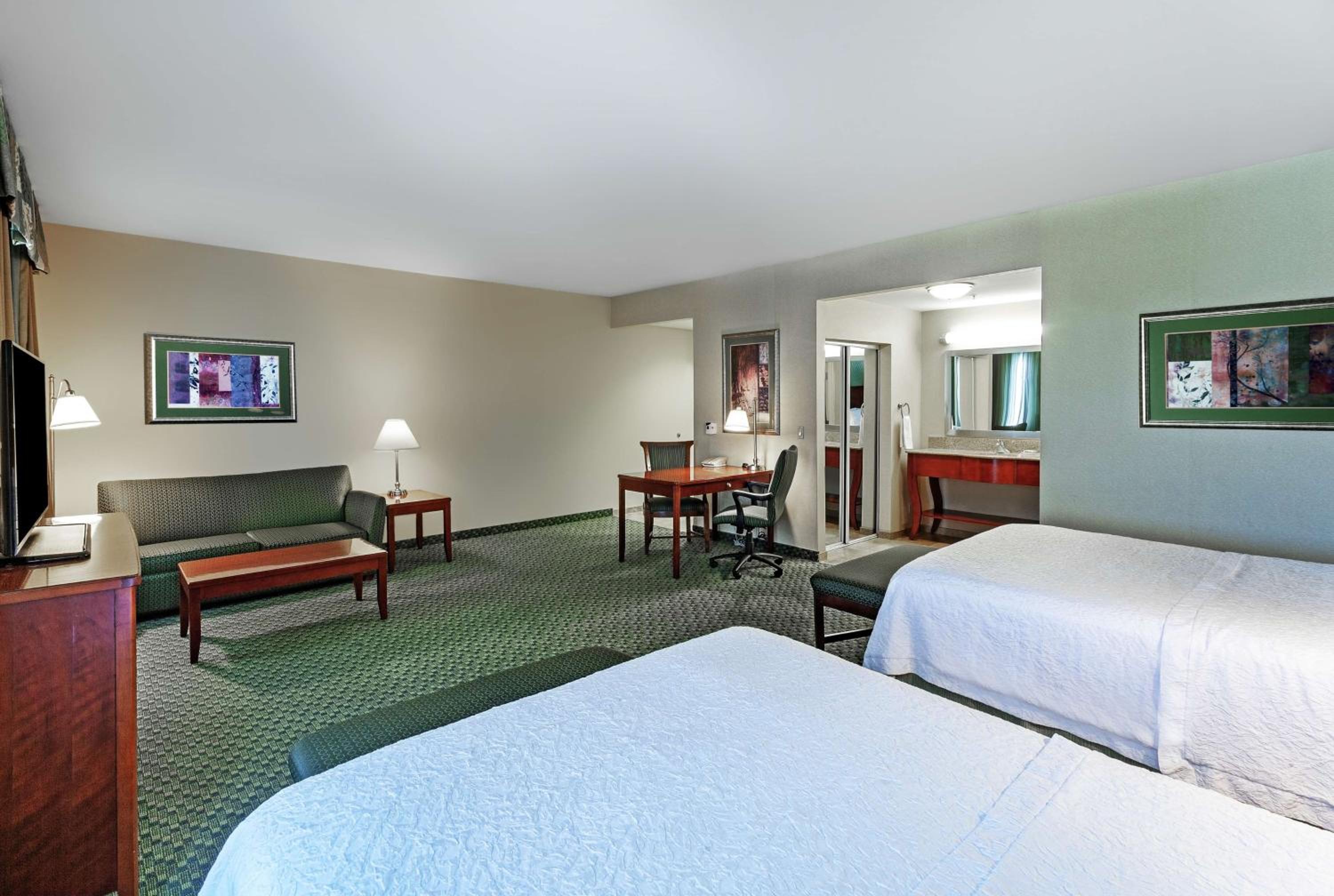 Queen Studio Suite with Two Queen Beds and Sofa Bed - Non-Smoking - Photo 2