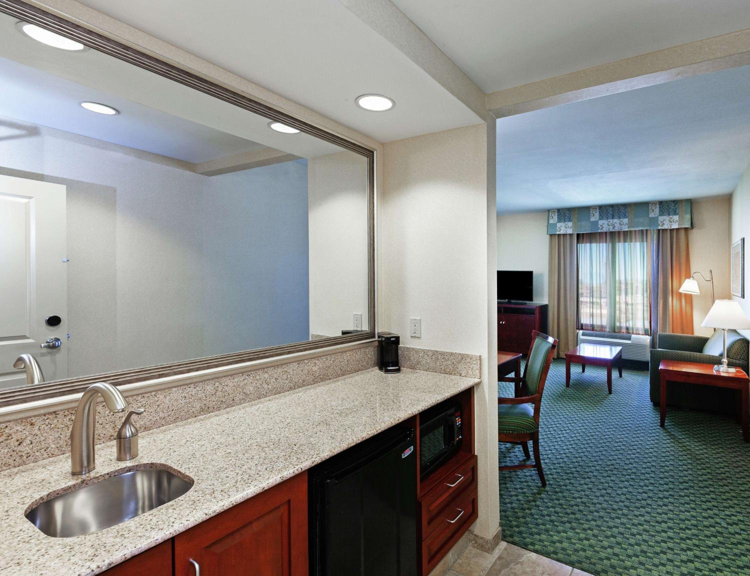 King Studio Suite with Sofa Bed - Non-Smoking - Photo 5