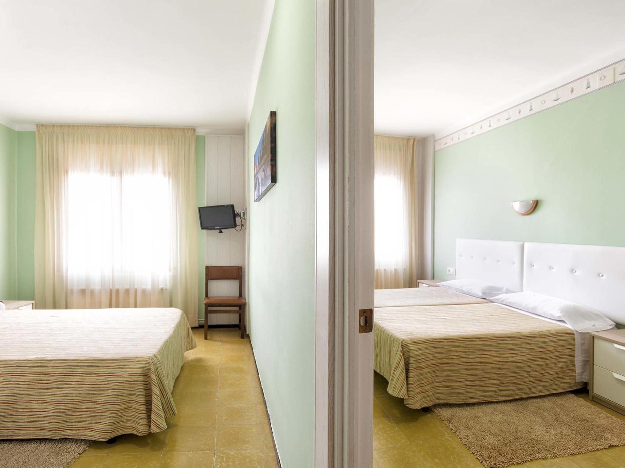 Quadruple Room - Photo 2