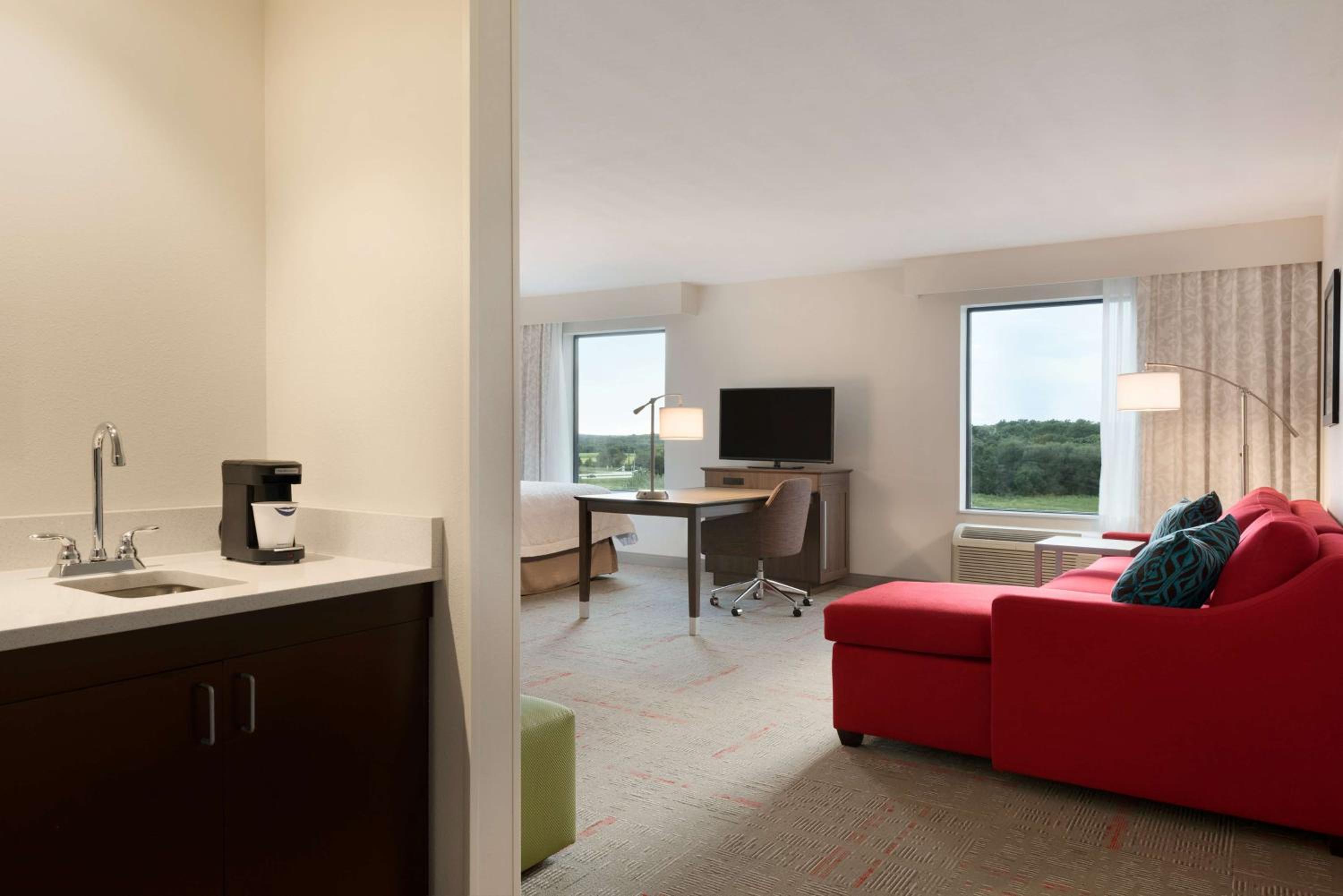 Queen Studio Suite with Two Queen Beds - Non-Smoking photo 1