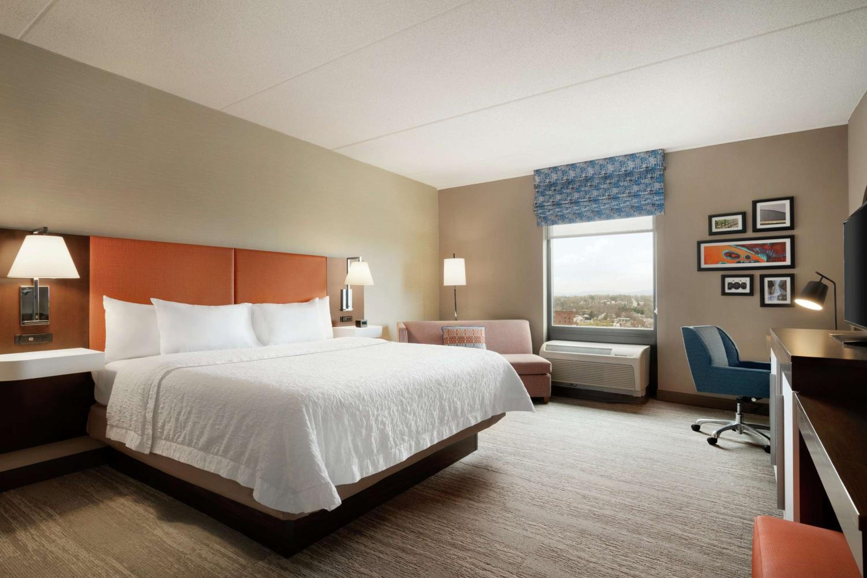 King Room with City View - Non-Smoking - Photo 2
