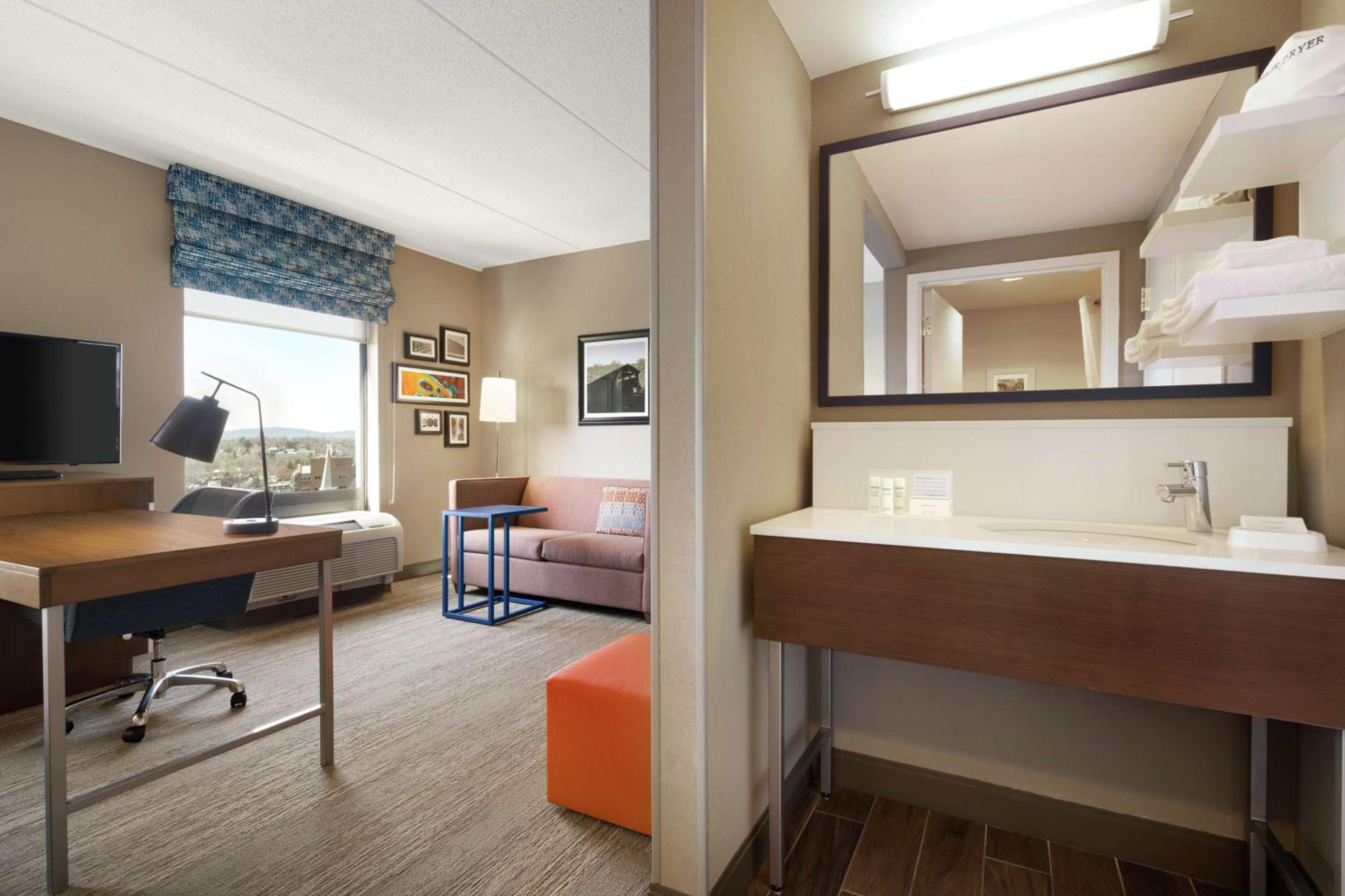 King Studio Suite with Sofa Bed - Non-Smoking - Photo 2