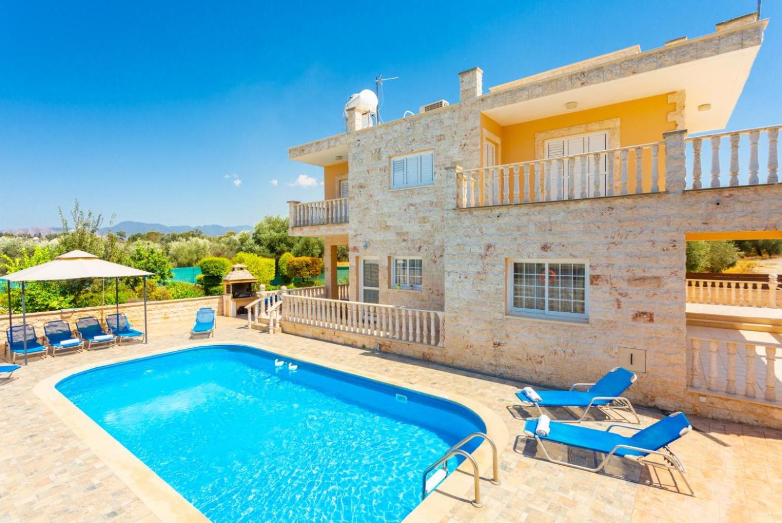  Villa With Private Pool